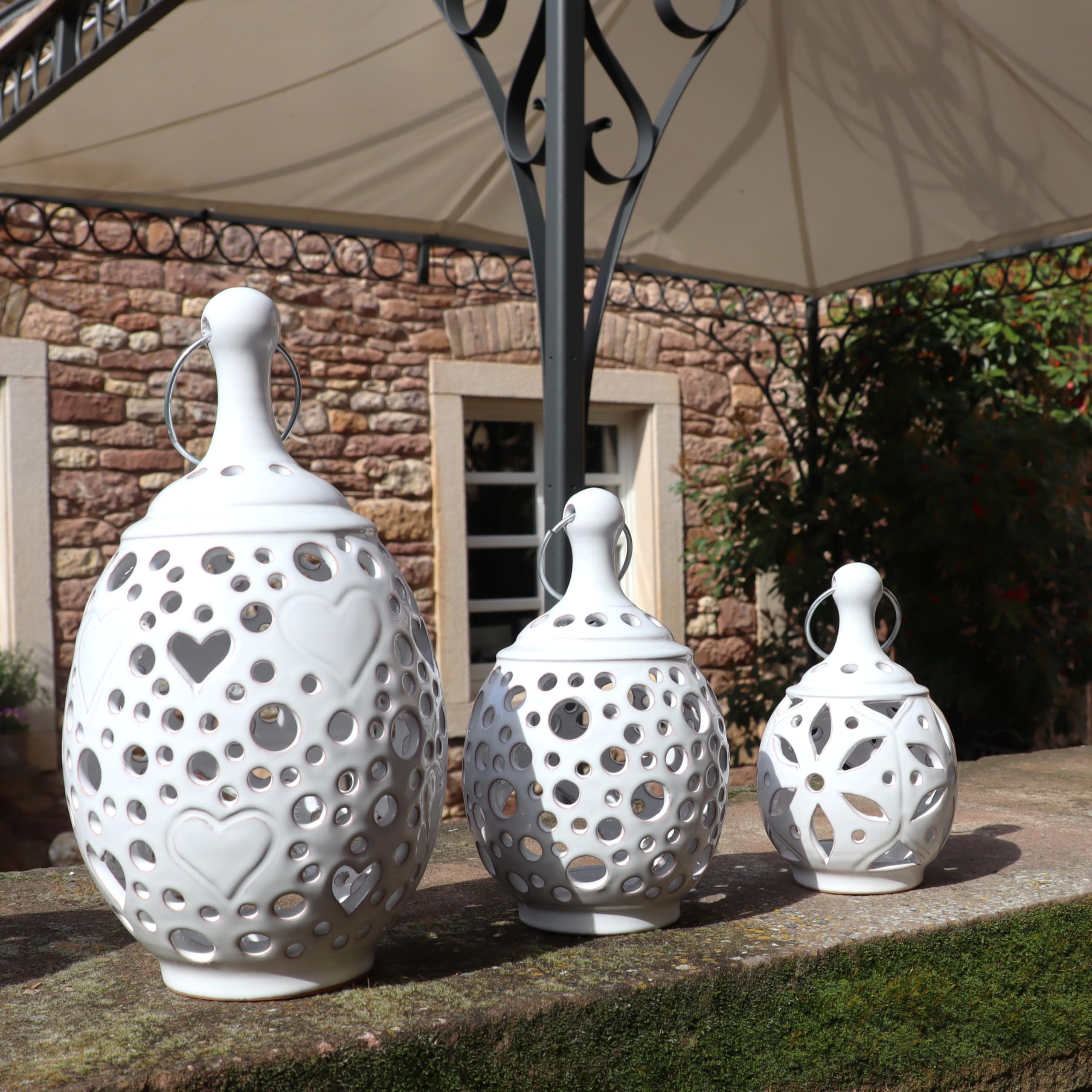 handgefertigtes Windlicht/Laterne aus echter Terracotta, zum Hängen und Stellen, Tolle Deko für den Garten/Terrasse Tisch (Weiß)