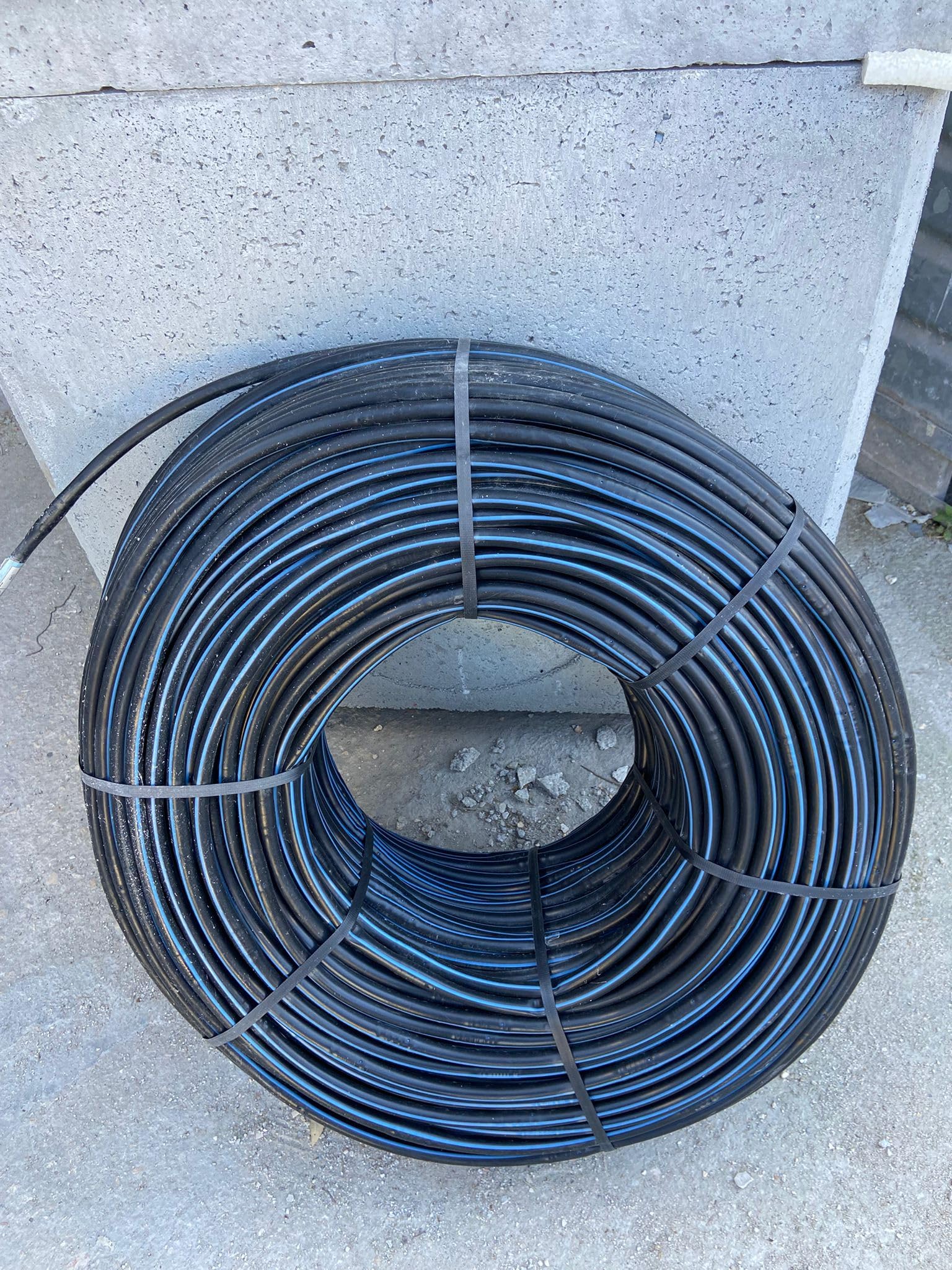 Plastic Puglia Ala Gocciolante ø 16 mm Passo 30 cm con Gocciolatore Doppio Foro, Rotolo da 400 mt, Tubo In Polietilene per Irrigazione a Goccia