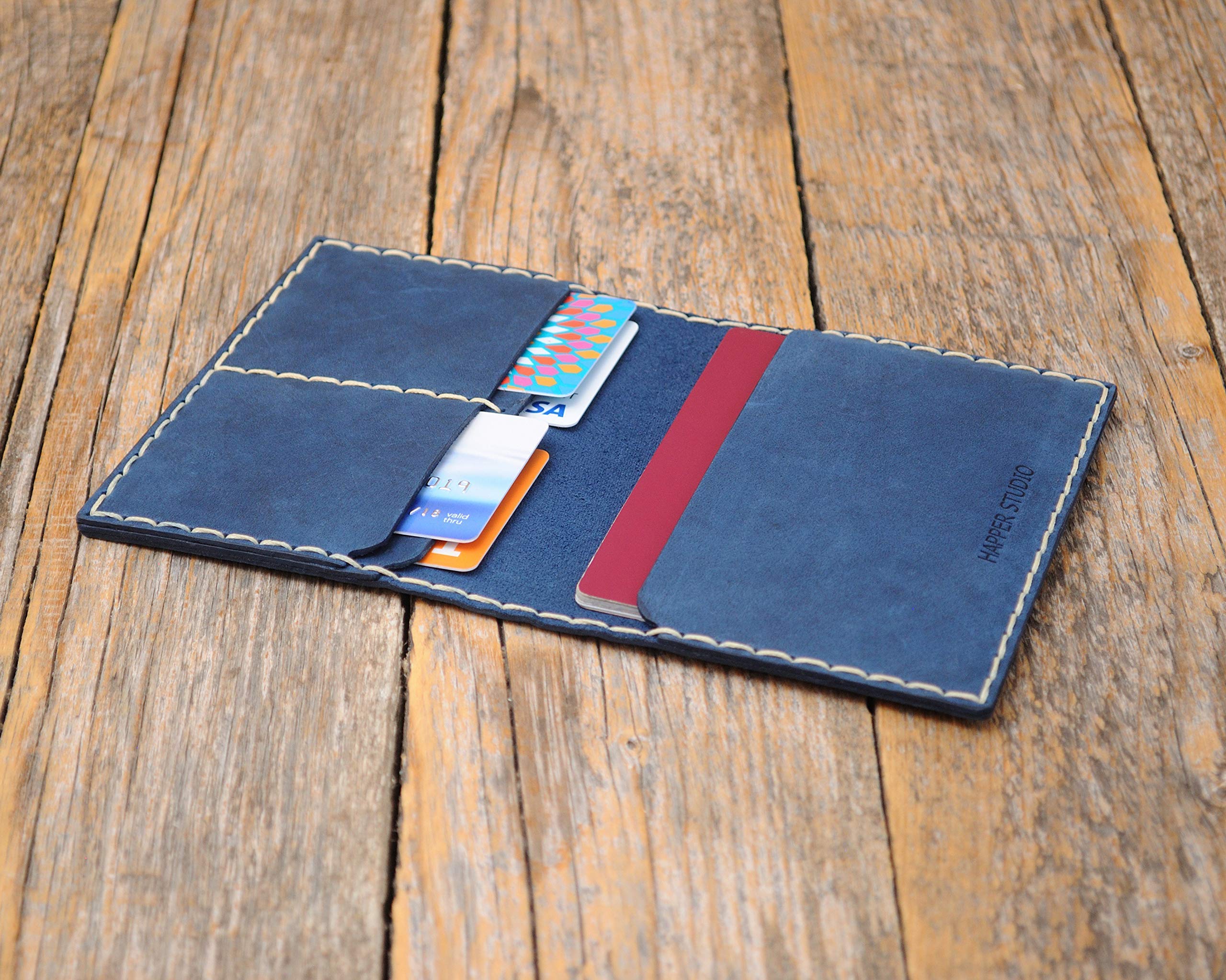 Blu porta-passaporto personalizzato di pelle, documenti di viaggio con tasche per carte e soldi, monogramma del tuo nome