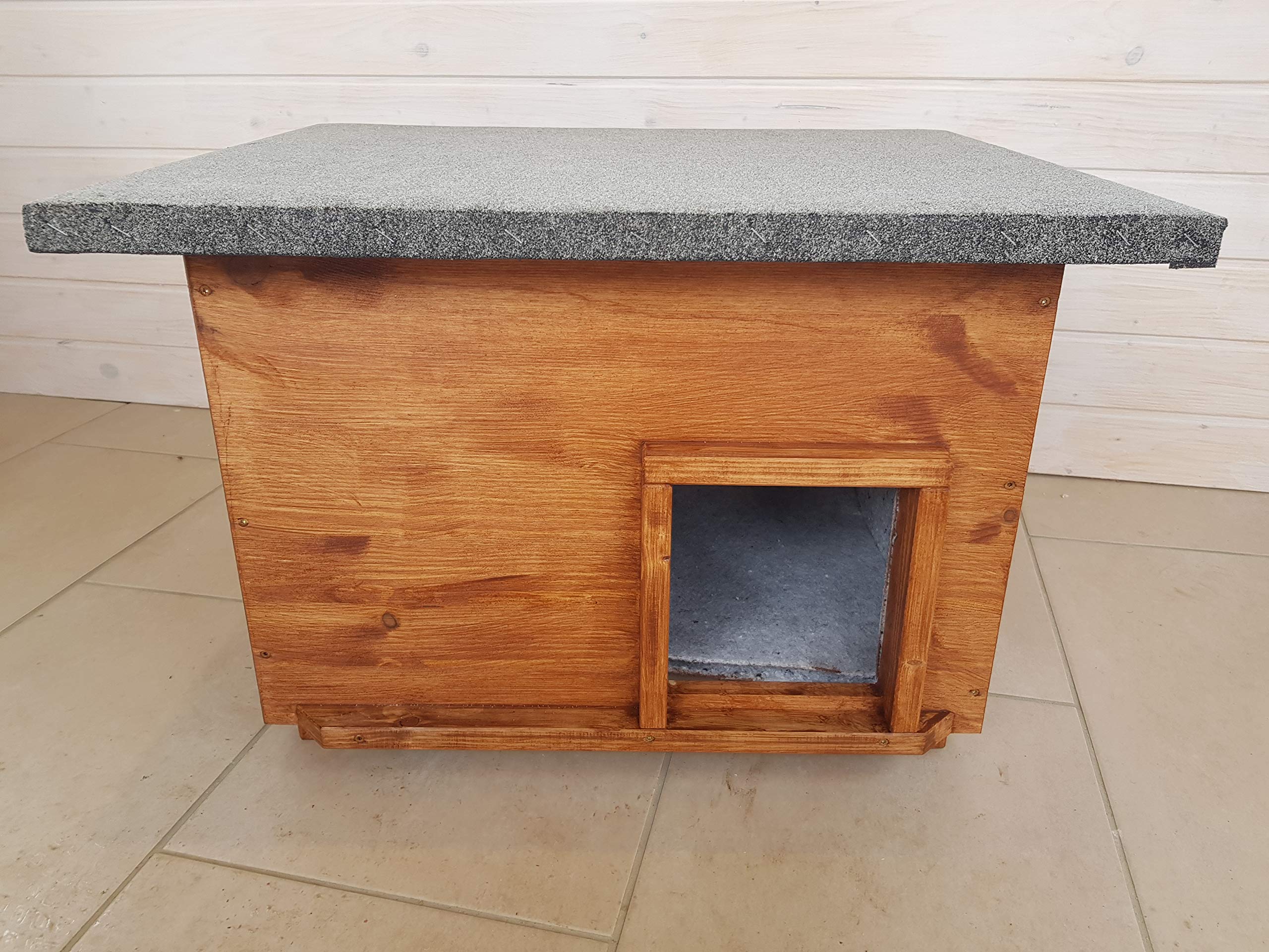 Maison pour chat avec chauffage isolée et lasure de châtaigne