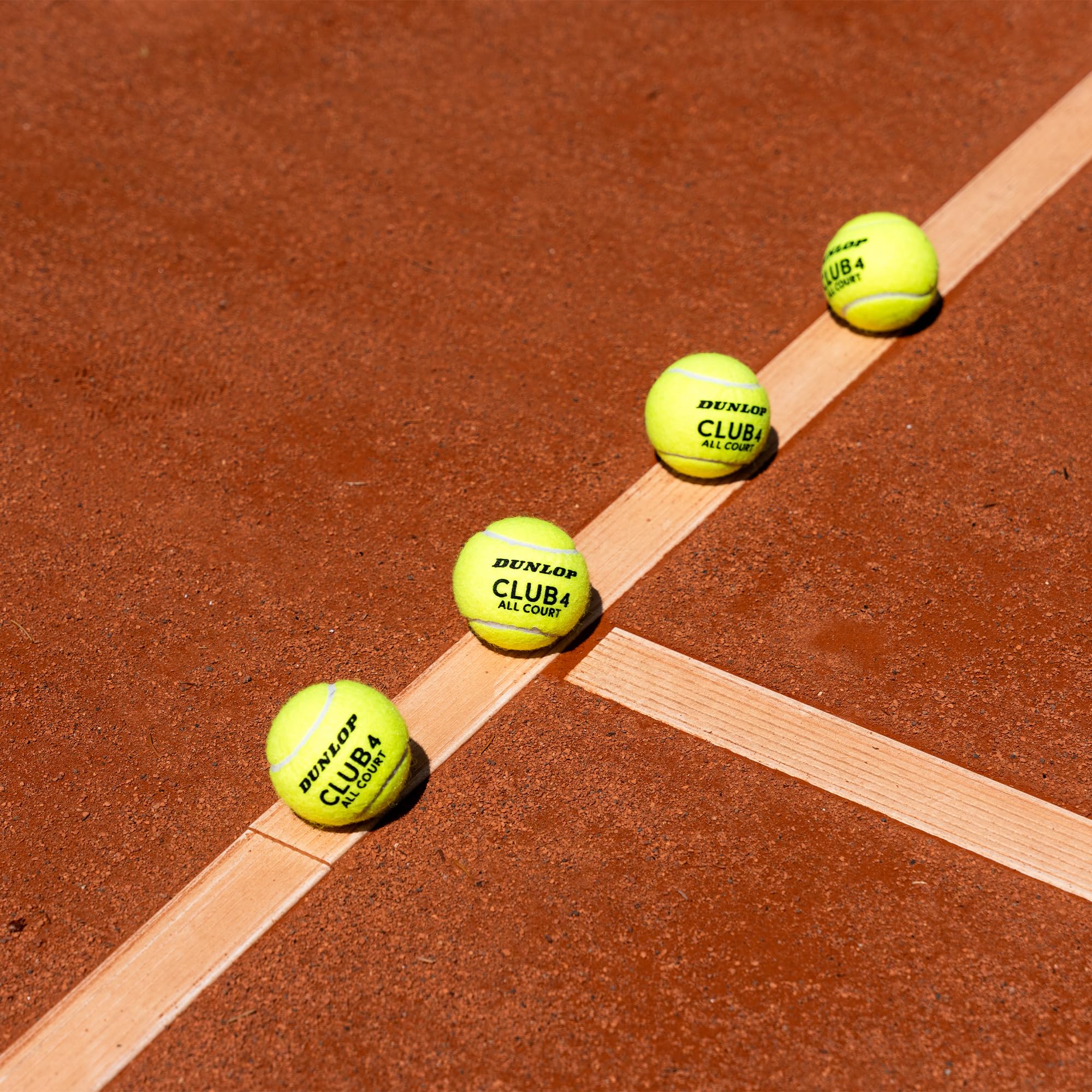 DUNLOP Piłka tenisowa Club All Court – na piasek, twarde boisko i trawnik (4 piłki)