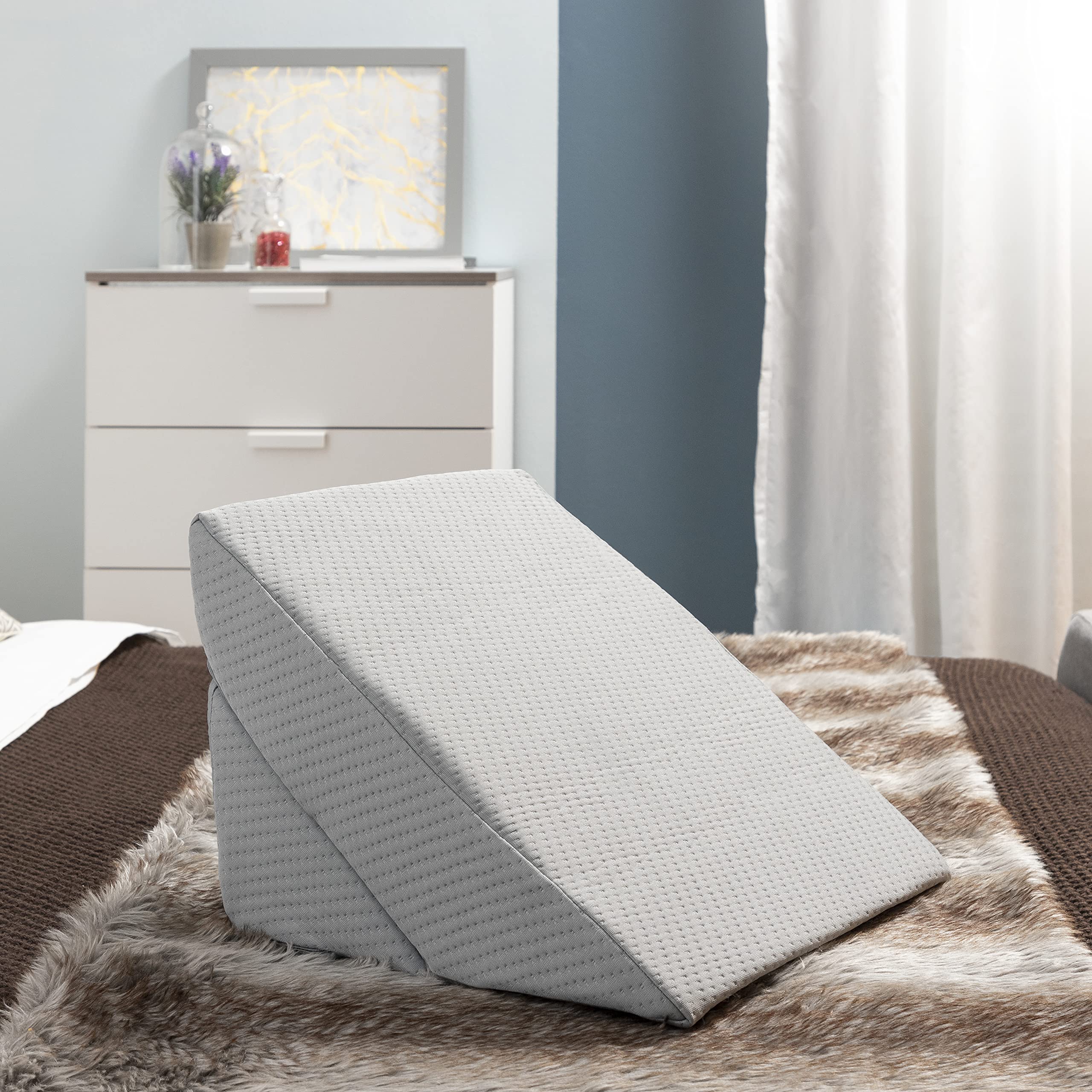 InnovaGoods - Cuscino Triangolare Ergonomico Multiposizione, Memory Foam Ad Alta Densità, Ideale per Lettura e Relax, Rimovibile e Lavabile, Grigio, Mediano, Memory Foam