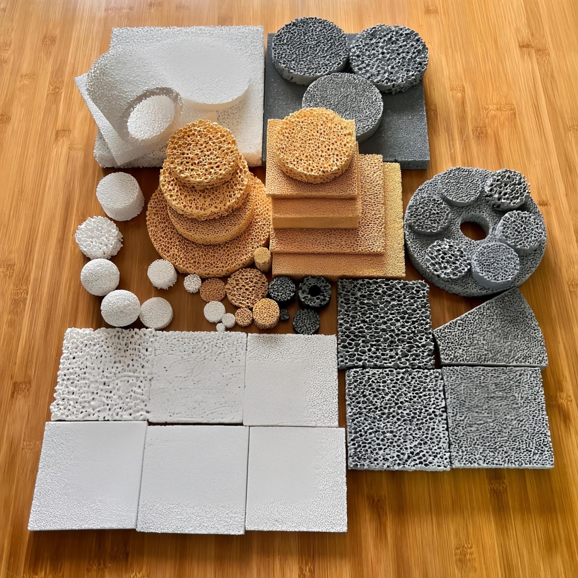 Hochtemperaturbeständiger Schaumkeramikfilter for Metallguss – Aluminiumoxid und Siliziumkarbid, 1500 °C, 1 Stück(Si c 60x60x15mm)
