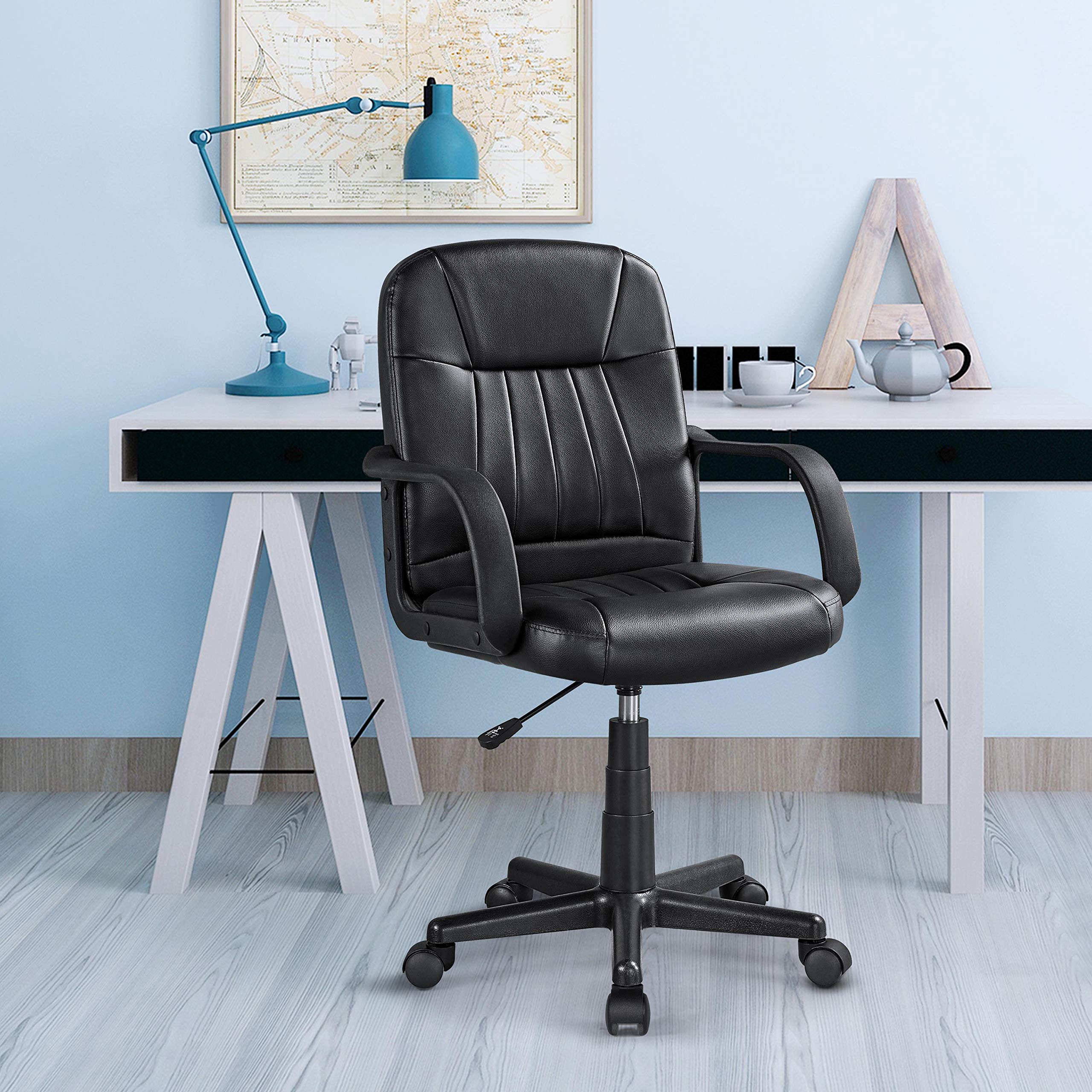 Yaheetech Sedia/Poltroncina da Ufficio Scrivania Girevole Ergonomica in Ecopelle Imbottita Altezza Regolabile con Braccioli e Ruote Portata 123 kg Nera