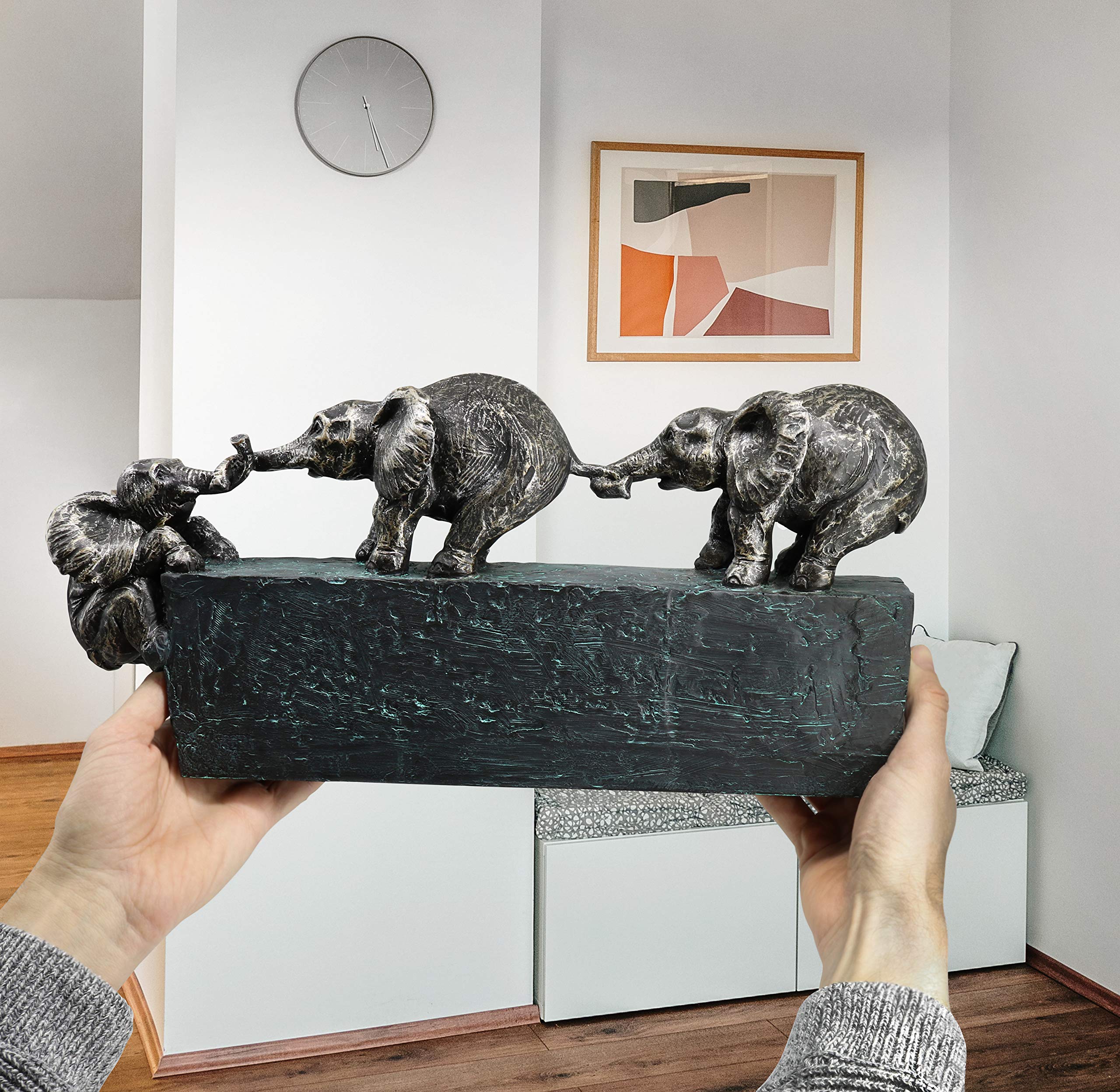 FeinKnick Skulptur “Familienbande” - Zeitloses Symbol für Zusammenhalt in der Familie & im Team - Elefanten Dekoration aus Marmorit 43 cm lang - Deko Figur Elefant