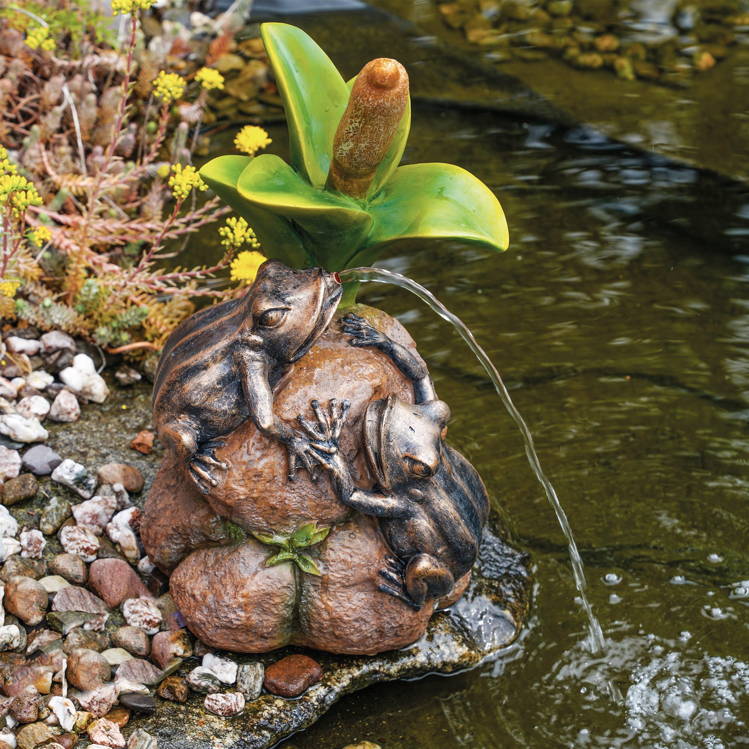 Esotec Solar Wasserspeier Komplettset, Wasserspiel für Gartenteich, Froschpaar auf Steinen, Vogeltränke, Vogelbad, Gartenbrunnen mit Solarpumpe 101662