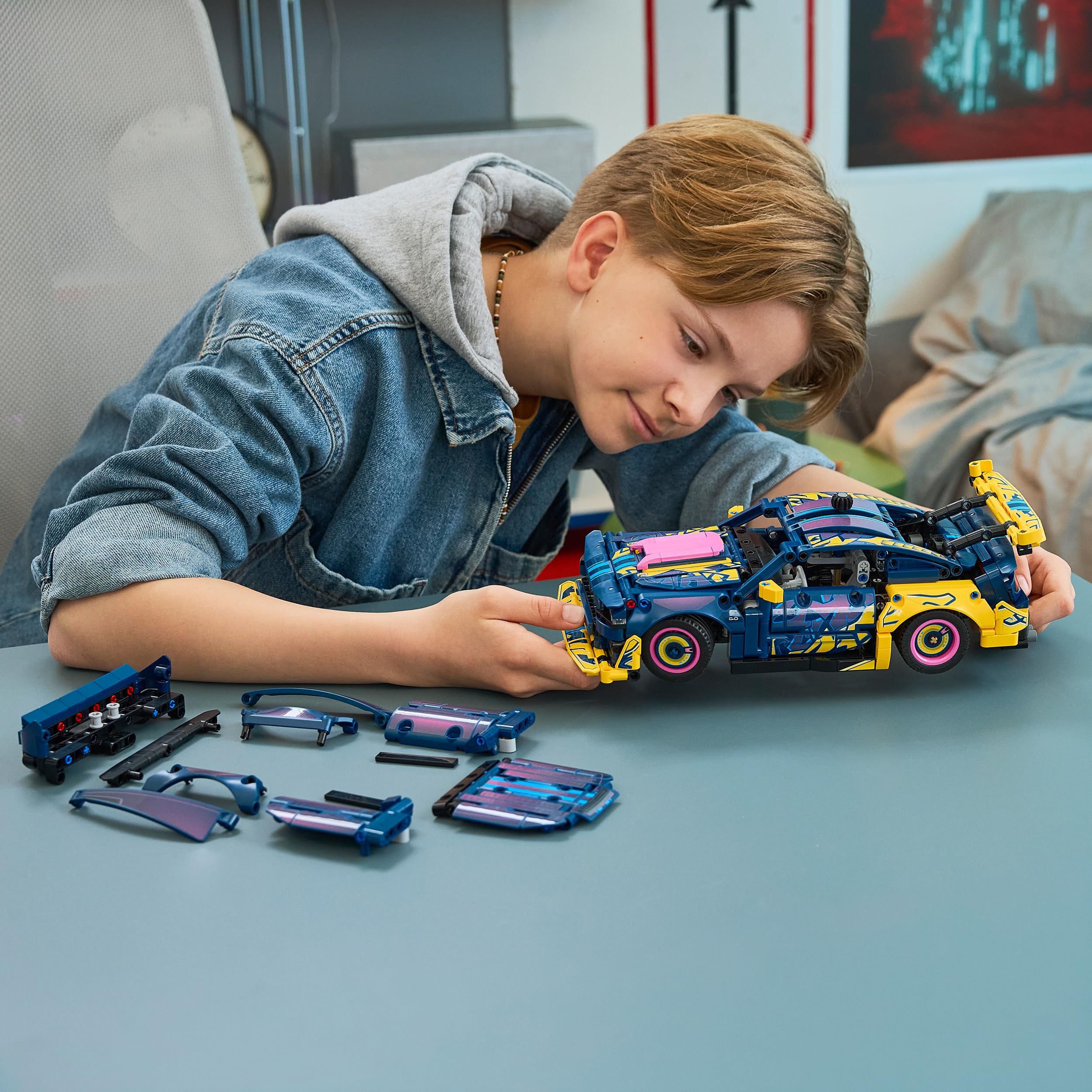 LEGO Technic Taller de Tuning: Coche Ford Mustang GT de Juguete – Kit de Maquetas con Motor V8, Dirección en la Parte Superior y Partes Intercambiables – Regalo para Niños de 10+ Años – 42236