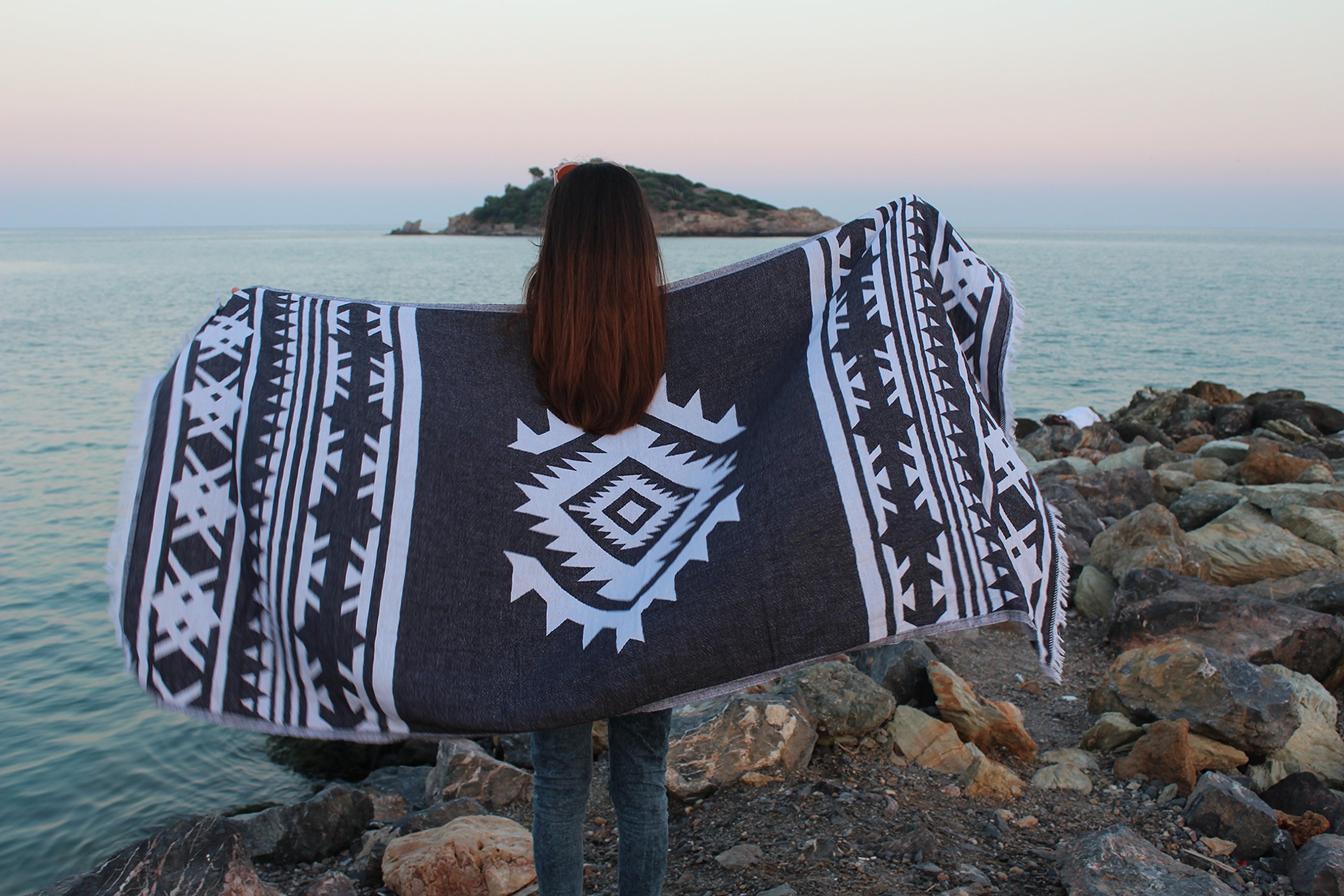 Bersuse 100% Coton - Cozumel Serviette Turque - Drap de Bain, Serviette de Plage - Fouta Peshtemal avec Motif Aztèque - Double Couche - 100x180 cm, Noir