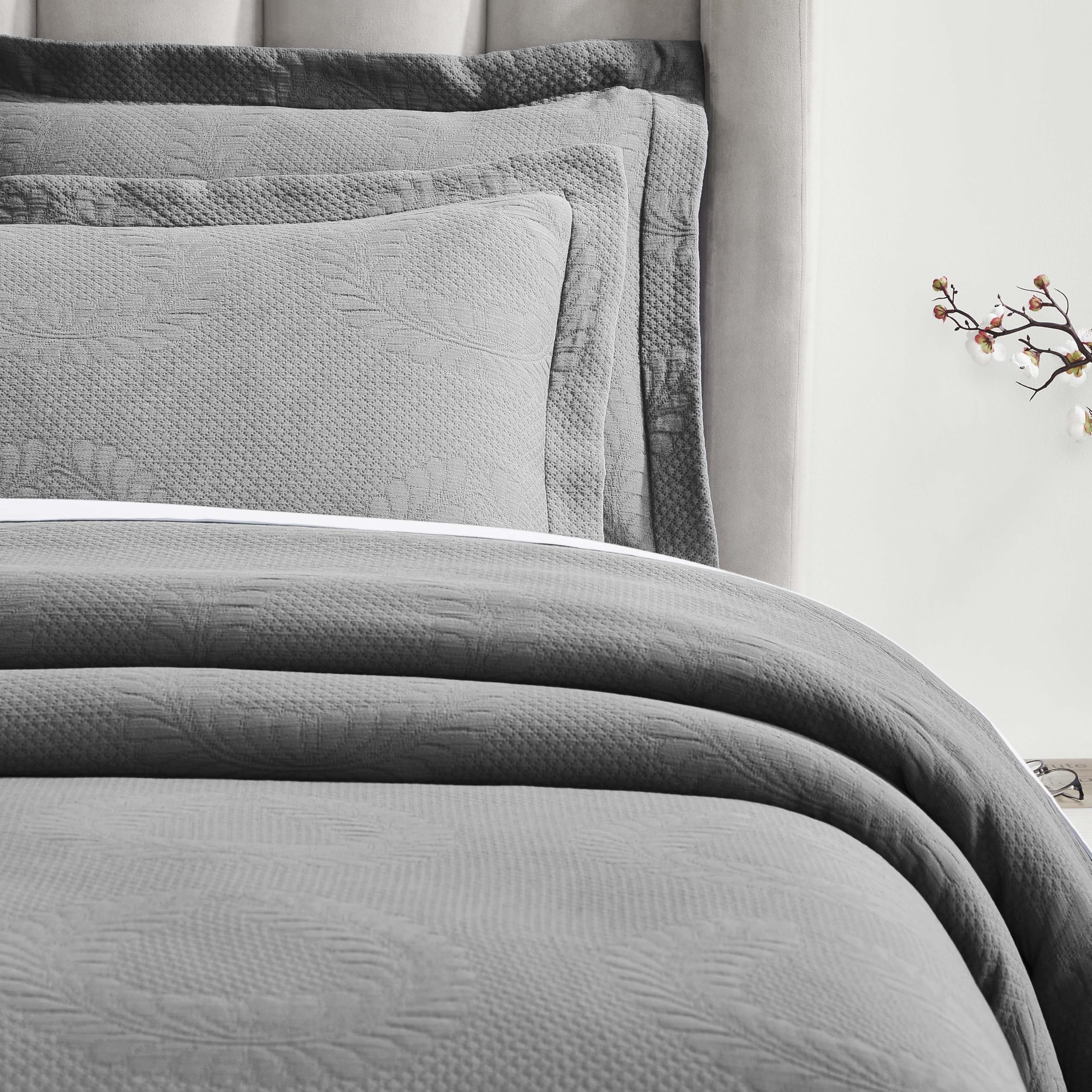 SUPERIOR 3 Piece Cotton Bedspread Set, Home Bed Decor, Decorative Bed Spread, 2 Pillow Shams, Medium Weight Blanket Bedspread, Matelasse Coverlet, Bedding Essentials, Peploi Collection, Full, Grey
