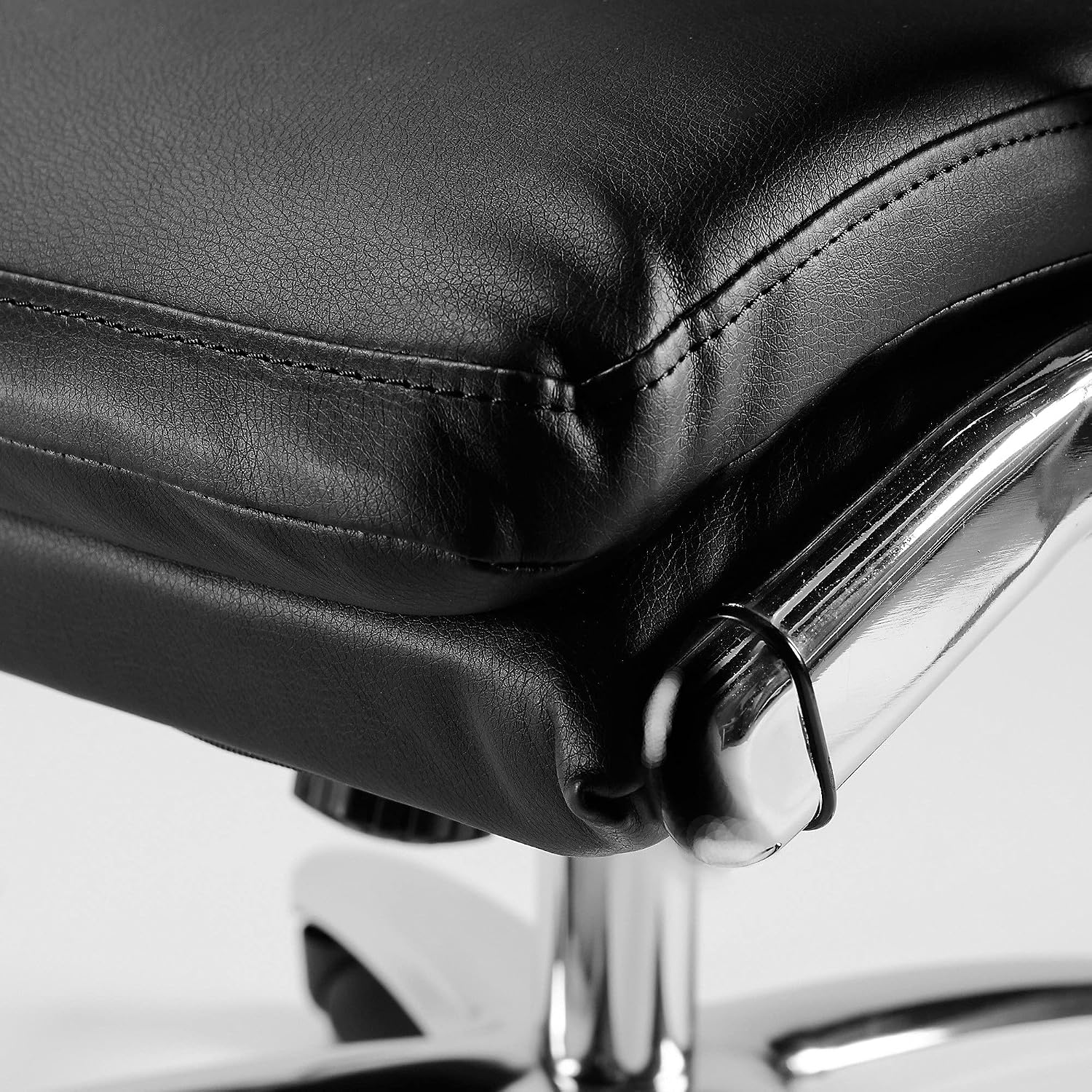Bush Business Furniture Modelo High Back Leather Executive Office Chair in Black | Ergonomic Seating Solution for Personal Computer Workstation