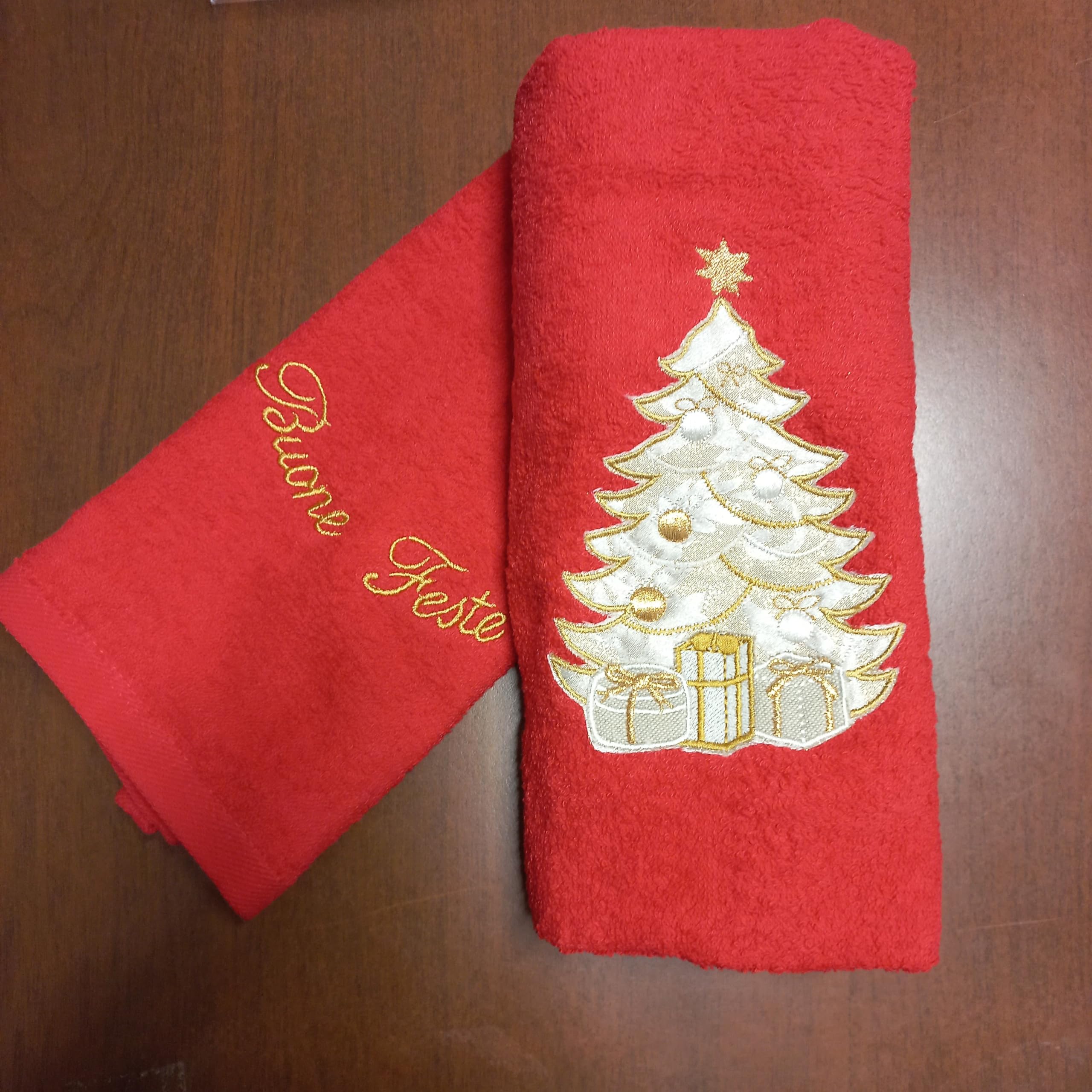 RICAMI FIORENTINI BALDI Idea Regalo Natale. Set 2 Asciugamani Viso + ospite, Spugna di Cotone 100% con Ricamo Natale. Made in Italy (Albero-rosso)