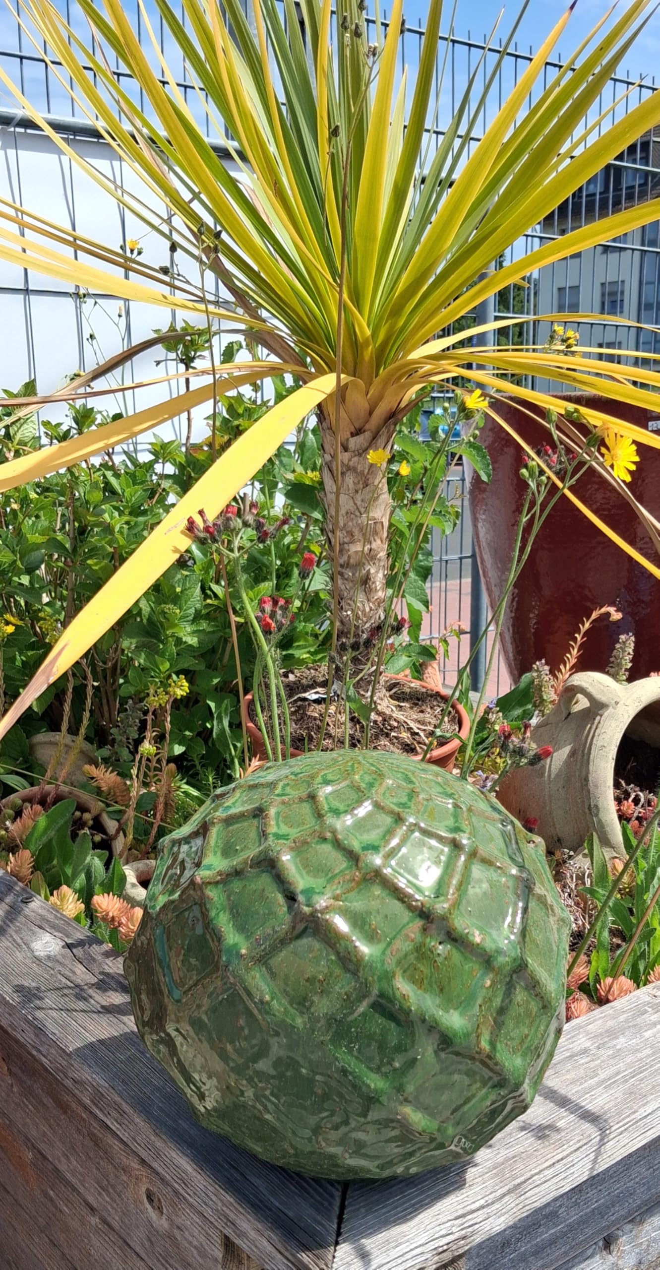 B-Ware !! Aktion !! Kugel ø ca. 28 cm aus winterfesten Steinzeug Keramik - grün glasiert Deko Garten