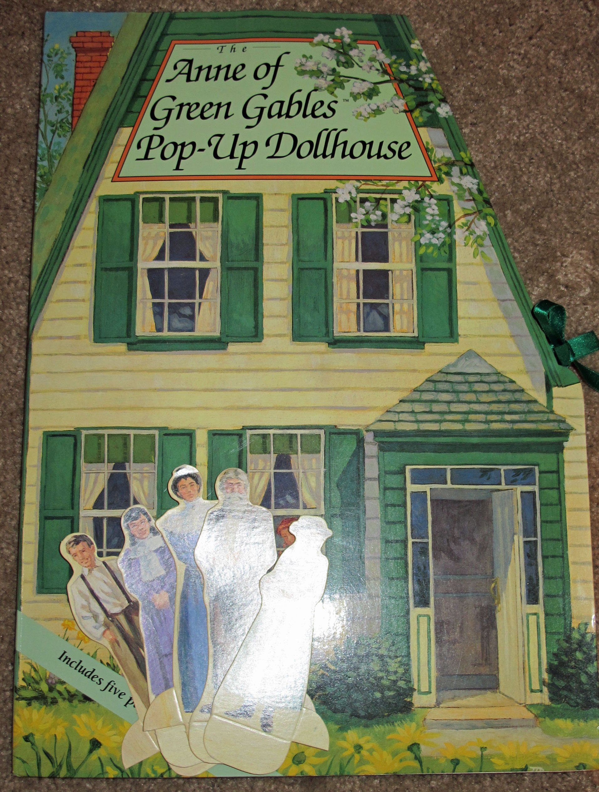 ANNE OF GREEN GABLES DOLLHOUSE: Row, Richard: 9780679863915: Books
