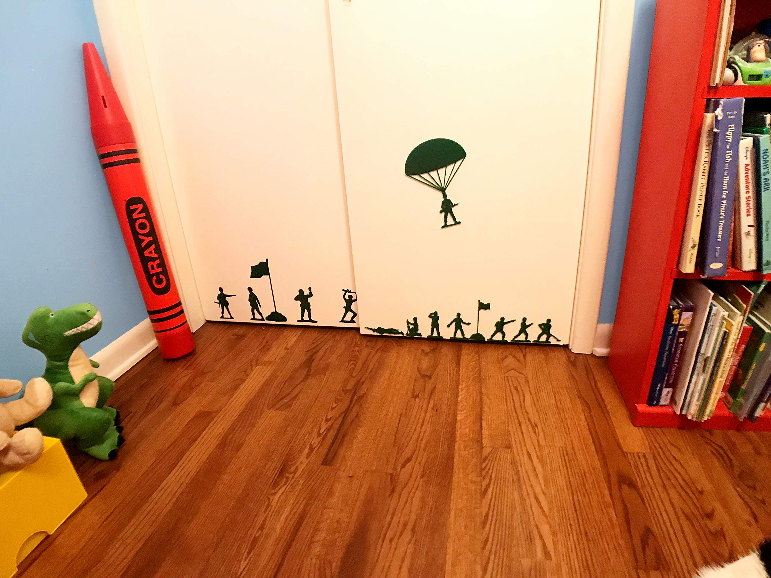Juego de 18 decoraciones de pared de acrílico verde militar para una habitación de juguetes para niños o habitación de Andy 5