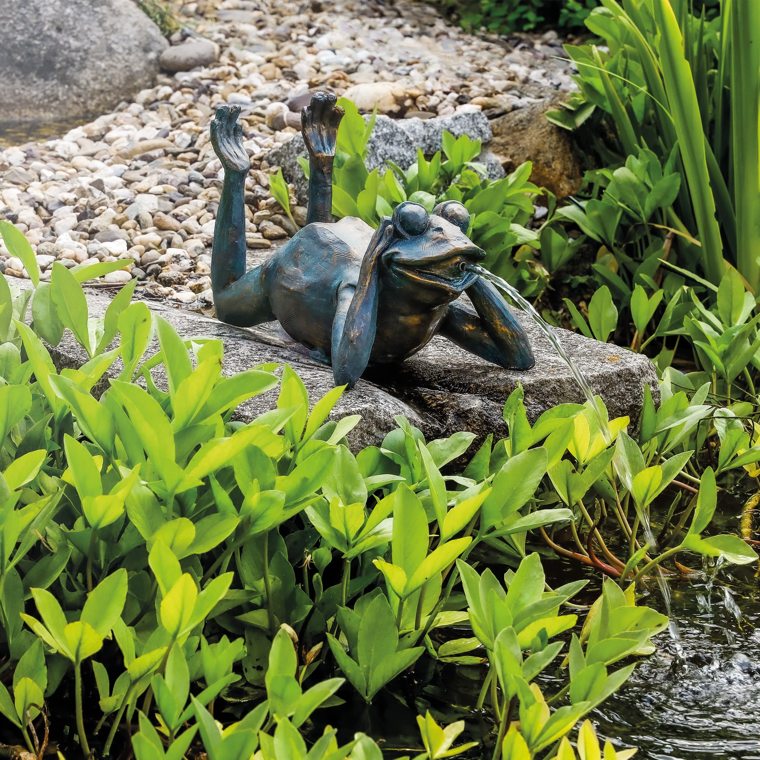 esotec Wasserspeier-Figur Frosch, Einzelfigur Teichfigur Gartenstatue, Brunnenfigur für Garten-Teich Mini-Teich, Wasserspiel Terrasse Balkon-Brunnen, Quellstein, Kunststein 100731