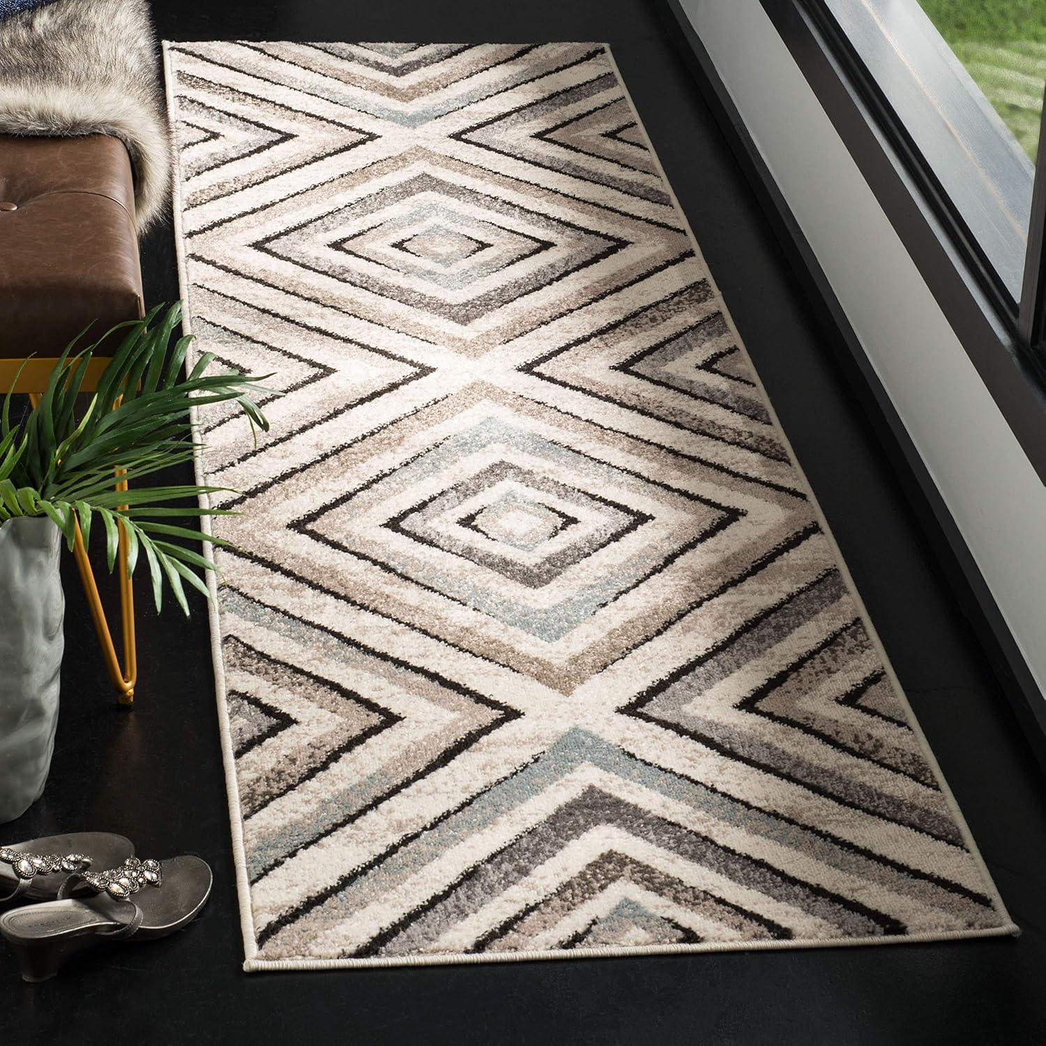 SAFAVIEH Amsterdam Collection Runner Rug - 2'3" x 8', Cream & Beige, Diamond Geometric Design, Non-Shedding & Easy Care, Ideal for High Traffic Areas in Living Room, Bedroom (AMS109A)