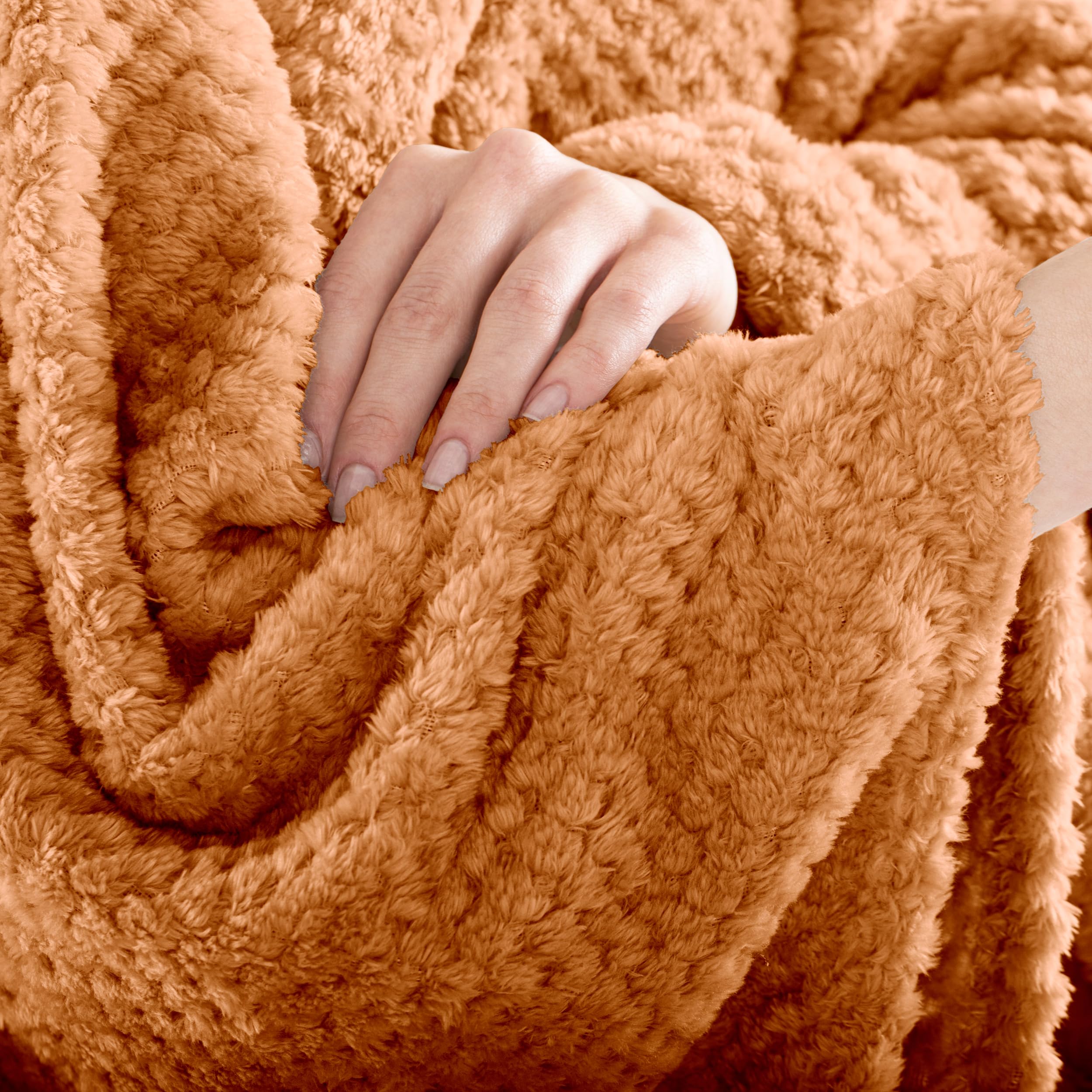 RESTILO Kuscheldecke 220x240 cm Decke Microfaser Wohndecke Tagesdecke Henry