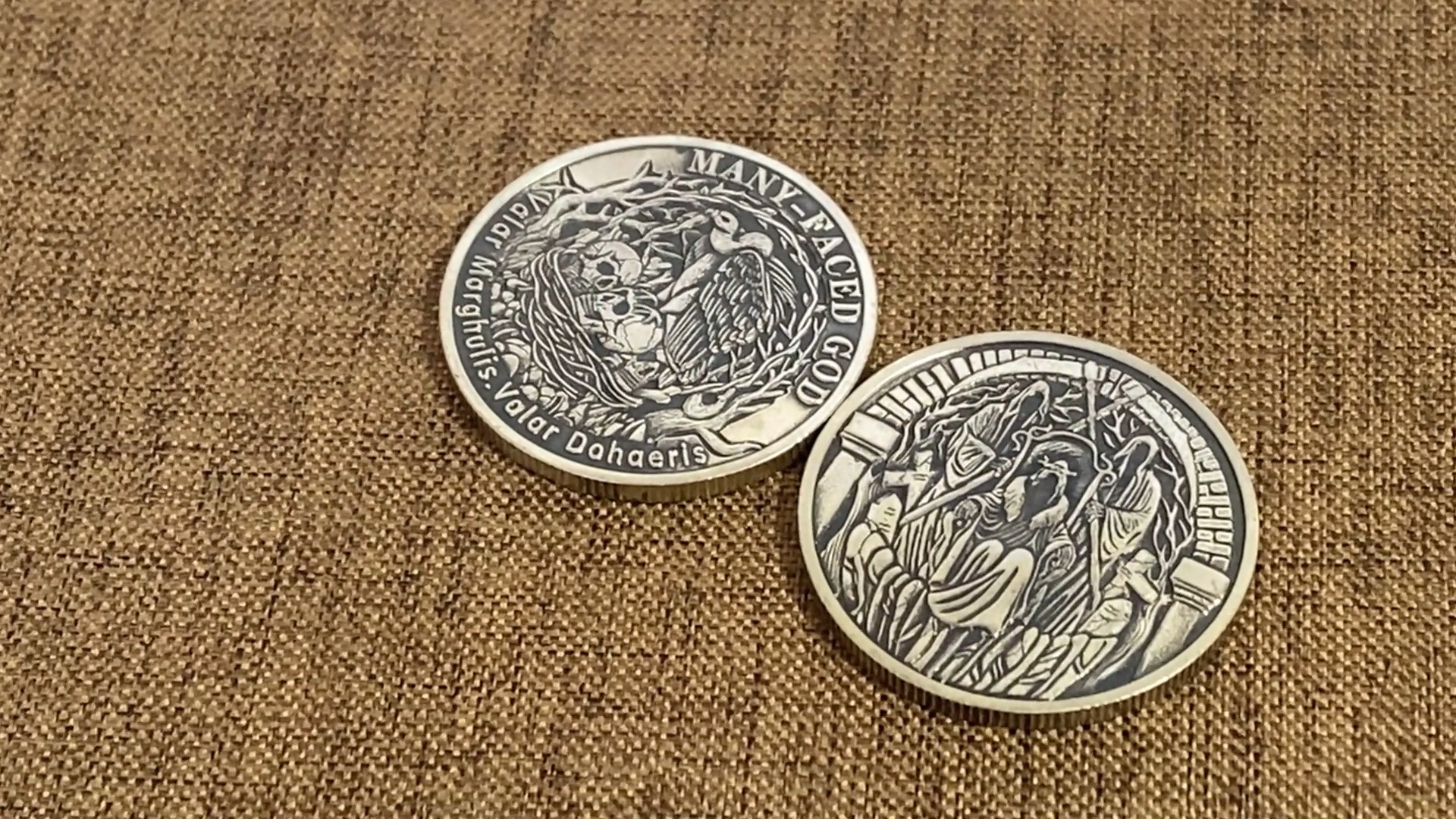 Amazon.com: LWQLZY Valar Morghulis Valar Dohaeris Many Faced God 無臉人死亡挑戰幣硬幣清醒代幣祈禱獎章籌碼,仿古銀色:  服裝，鞋子和珠寶