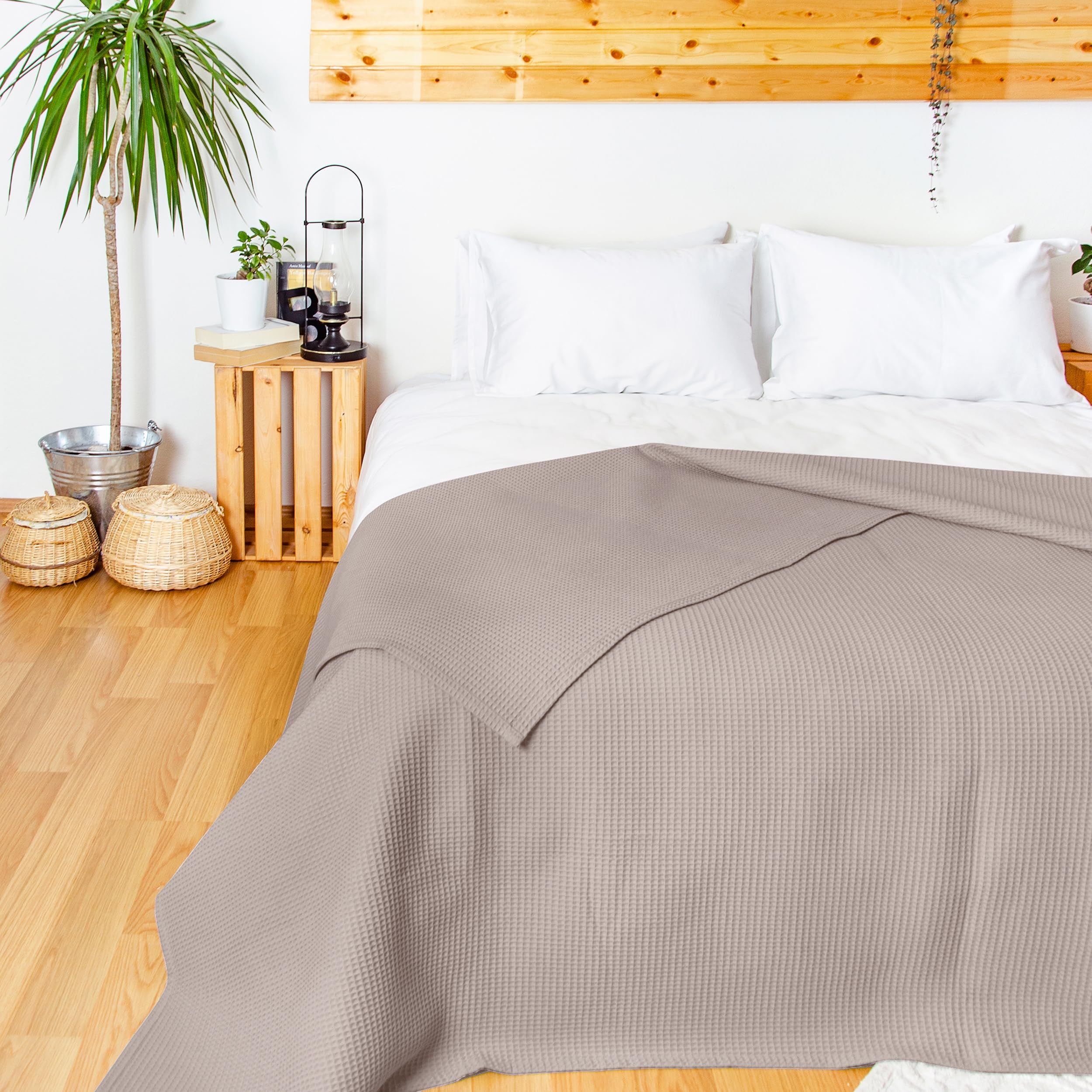 LAYNENBURG Narzuta premium 180 x 220 cm - Waflowa pique 100% bawełna - lekka narzuta domowa o wyglądzie waflowym - narzuta bawełniana jako narzuta na łóżko, narzuta na sofę, narzuta na kanapę - koc na