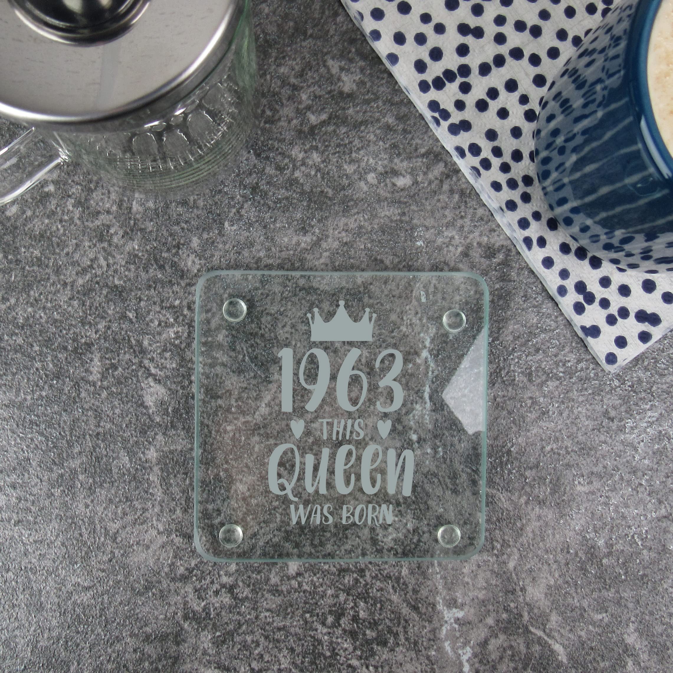 eBuyGB Engraved Square Glass Coaster -1963 This Queen was Born Design - 60th Birthday Gifts for Women, Her - Sixtieth Birthday Gift for Grandma, Mum, Sister, Auntie, Friend - Drinks Mat, Placemat