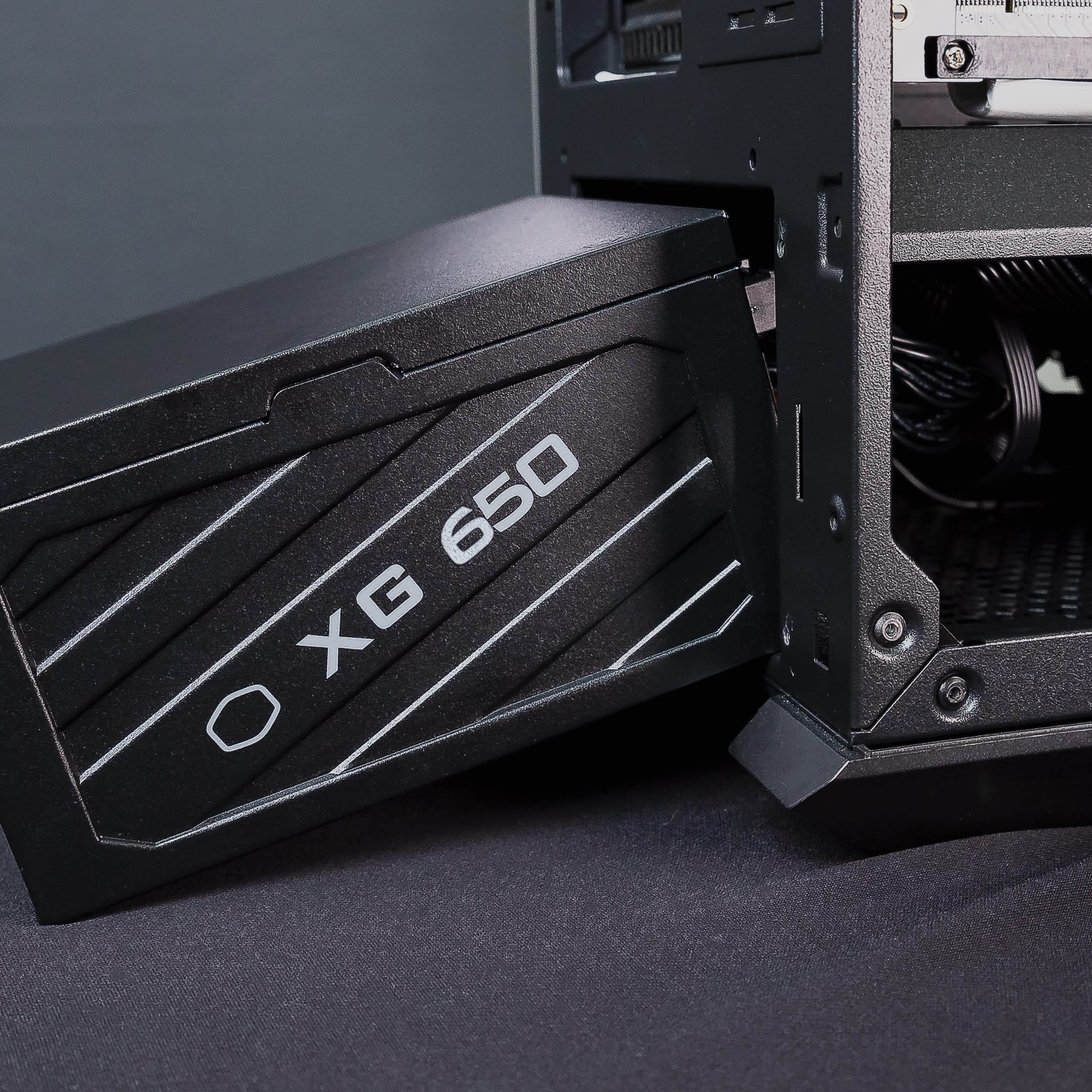 Alimentatore Cooler Master XG650 Platinum (EU): 80 PLUS Platinum (+92% di Efficienza) 650W, Completamente Modulare, Condensatori 100% Giapponesi, Ventola FDB da 135mm - 10 Anni di Garanzia