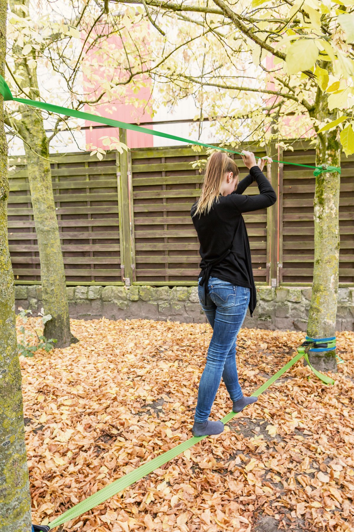 small foot Company 10476 - Juego de Slackline para jardín de Infancia (Incluye Protector para árboles y Cuerda de Seguridad, hasta 80 kg)
