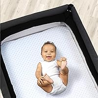 Vista 2 de Chicco Lullaby Playard Sheets - Paquete de 2 puntos rosados RosaBlanco