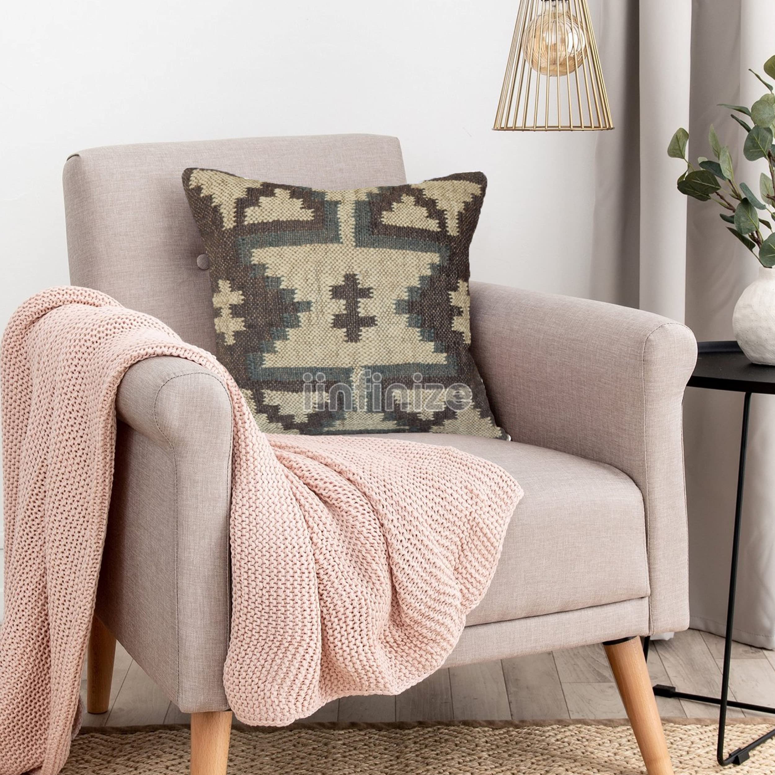 Housse de coussin Kilim ethnique jute tissé main motif géométrique turc