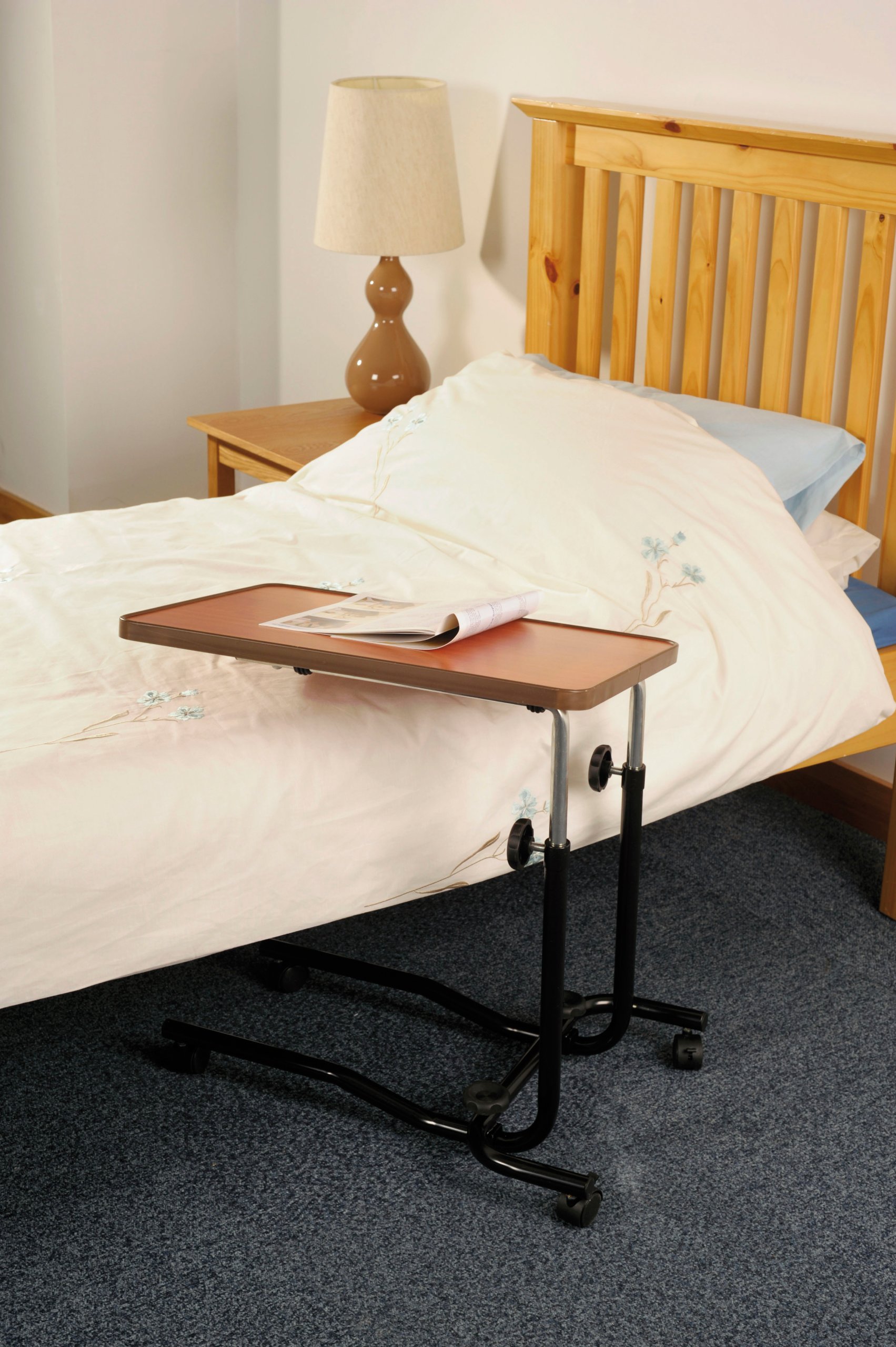 Nrs Healthcare M15691 Tavolo per Sedia/Letto, Munito di Ruote