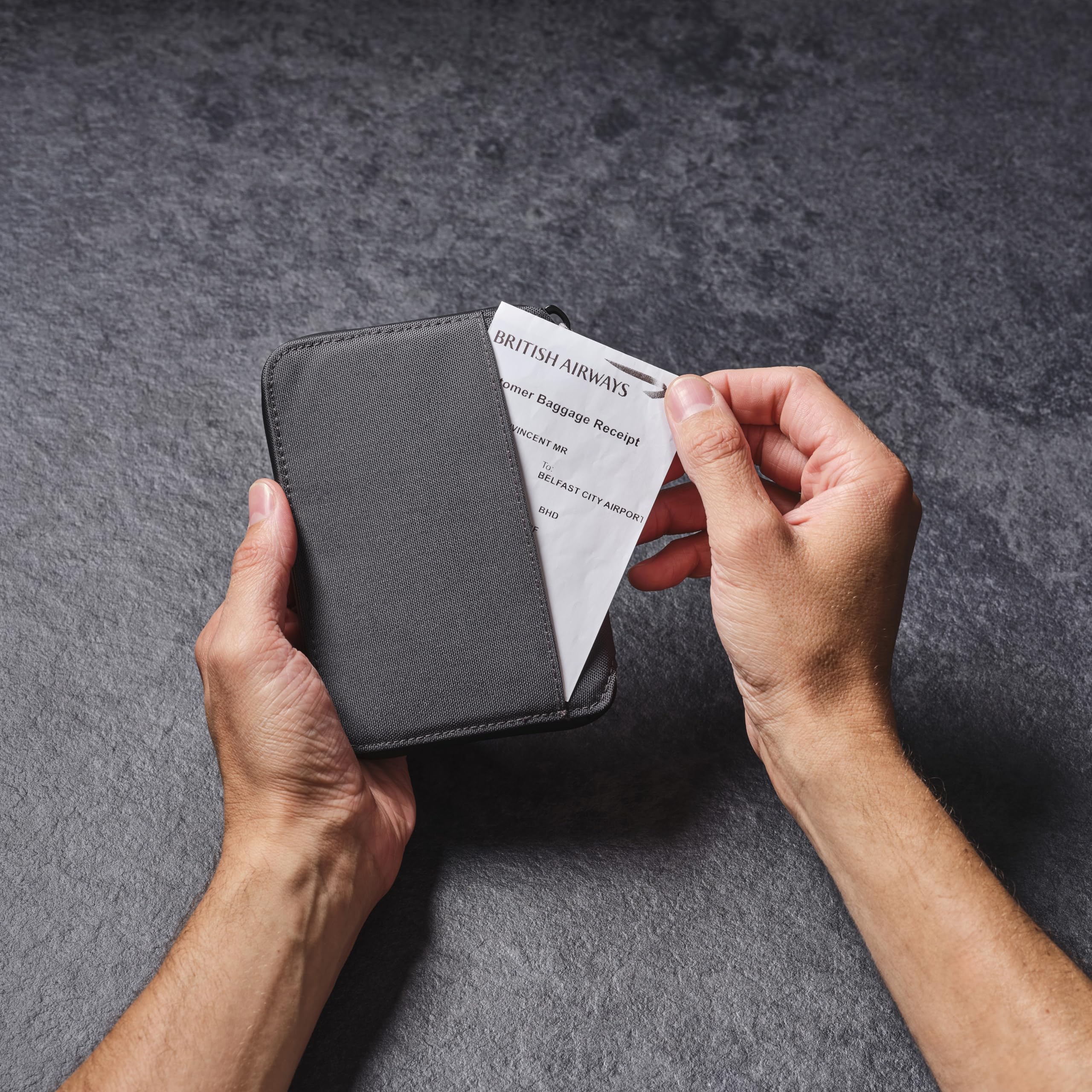Lifeventure Mini portfel podróżny z ochroną RFID – składany portfel z zamkiem błyskawicznym i etui na paszport do podróży, przyjazny dla środowiska, materiał nadający się do recyklingu (szary)