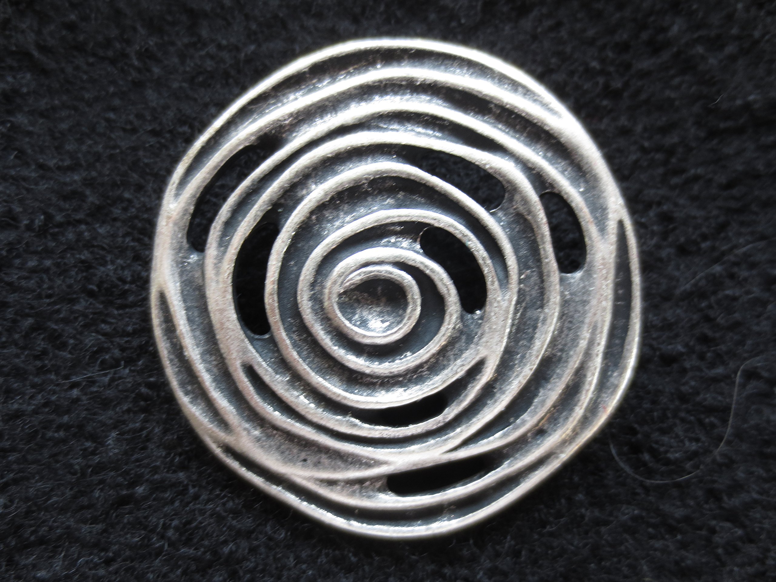 WOLLSCHAL aus 80% Wolle, 20% Baumwolle, LOOP, HALSTUCH, NACKENWÄRMER, SCHULTERTUCH, WOLLE-SCHAL, SCHÖNER SCHAL, SCHAL & TÜCHER, DAMEN SCHAL, FRAUEN SCHAL mit silberfarbenem Metallknopf