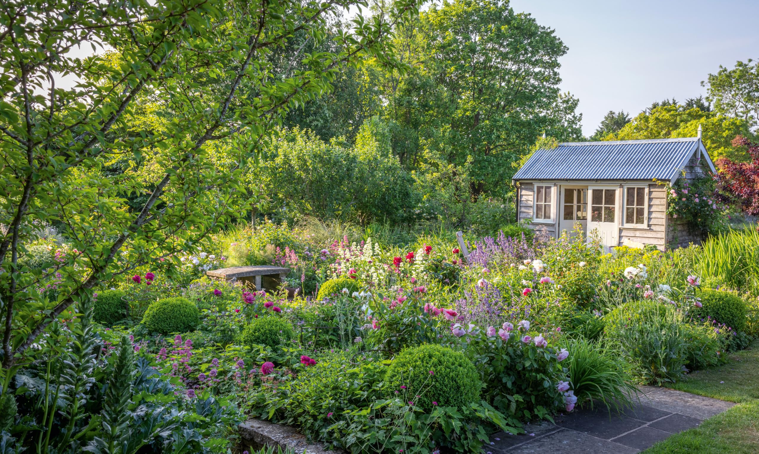 Cottage Gardens: A Stunning Tour of Bucolic British Gardens