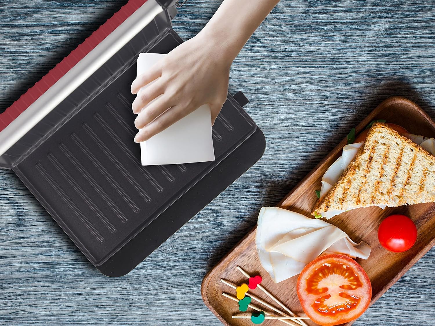 BEPER P101TOS002 Tostiera/Panini Maker/Griglia elettrica,850W, Piastra antiaderente, Impugnatura Termoisolante, Rossa BEPER P101TOS002 Tostiera/Panini Maker/Griglia elettrica,850W, Piastra antiaderente, Impugnatura Termoisolante, Rossa