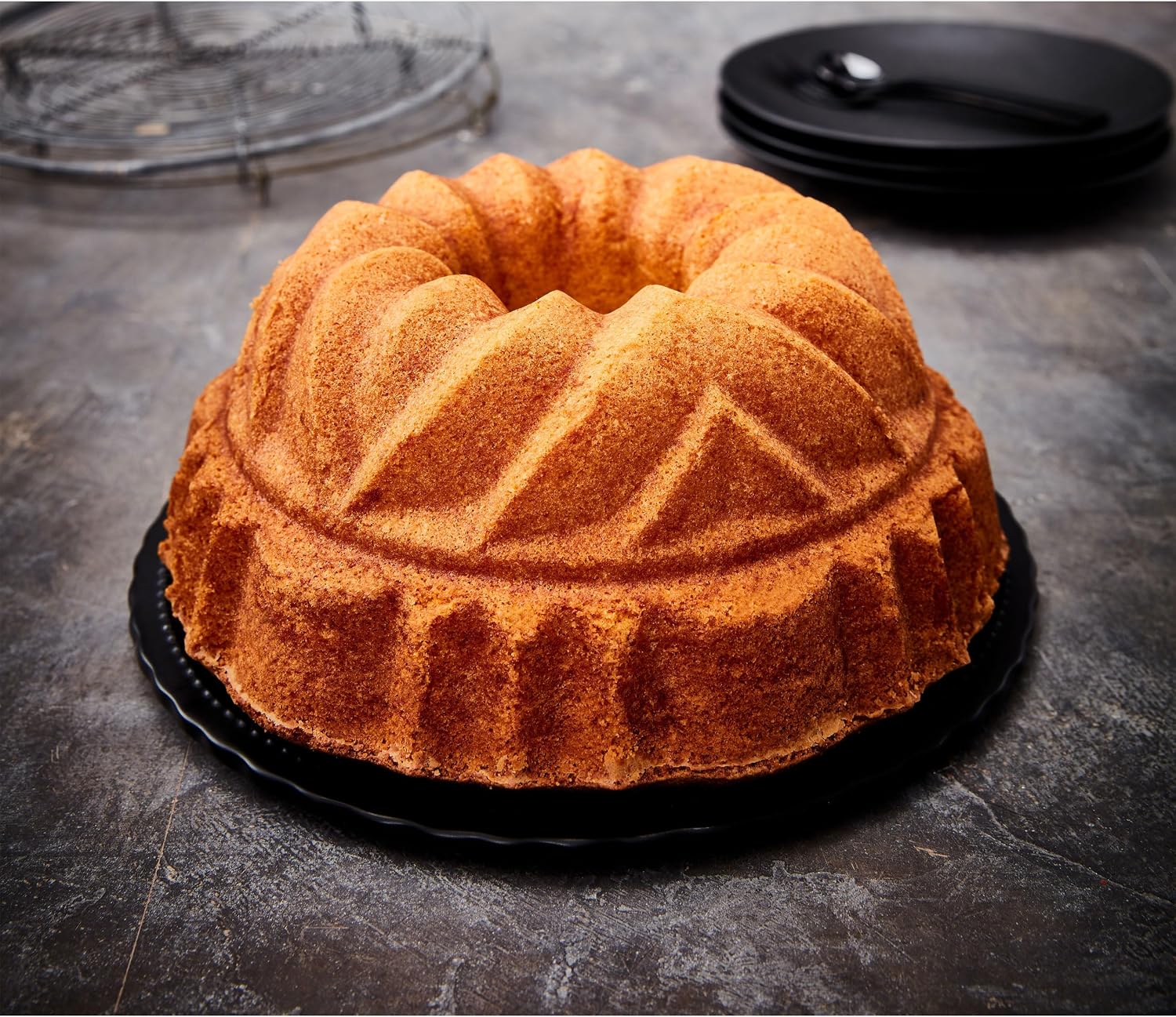 Birkmann Contoura Crown Bundt Cake Mould, Die-Cast Aluminium, Non-Stick Coating and Recipe Idea via QR Code, 887022