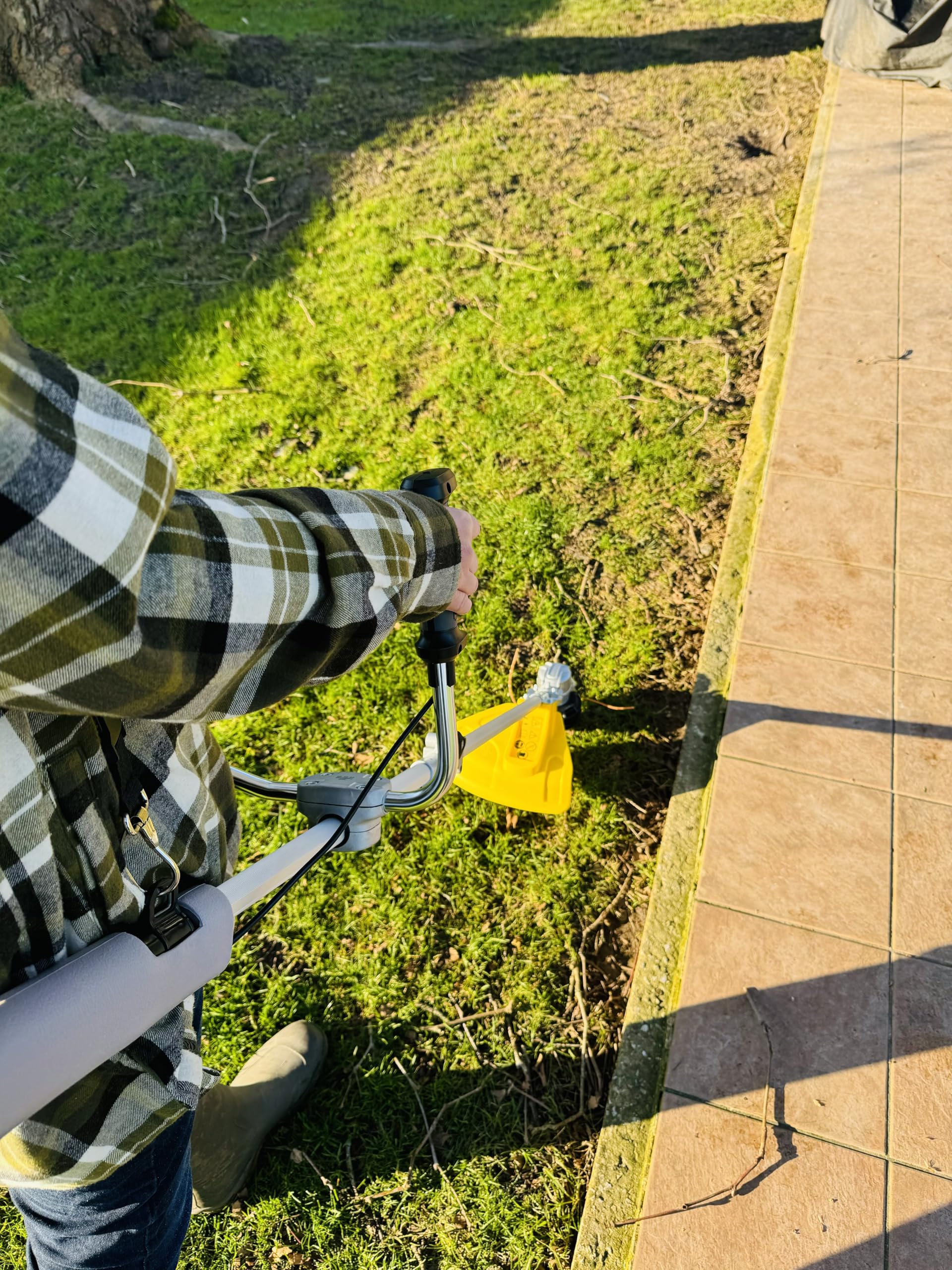 Nemura Desbrozadora Batería 40 V – L: 43 cm + Cable + Hoja + 1 batería de 4 Ah y Cargador rápido – Herramientas de jardín de Calidad – Marca Francesa