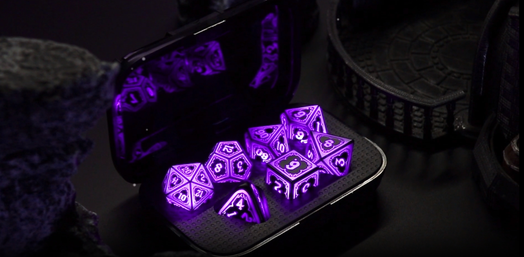 ZHOORQI Set Di Dadi LED Ricaricabili Wireless Per D&D - 7 Dadi Poliedrici Con Luce RGB, Custodia Di Ricarica, Regalo Giocatori - 3