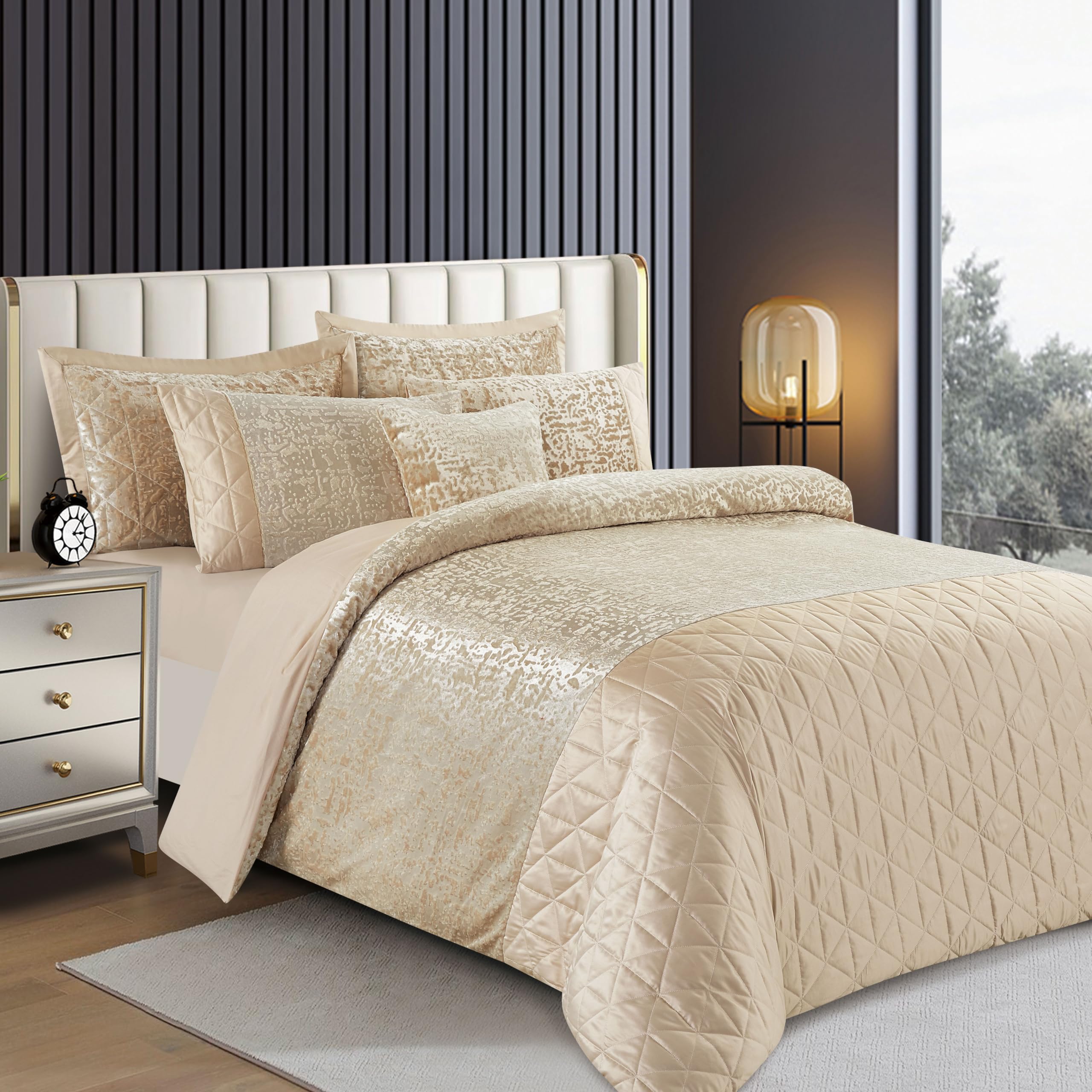 3-Piece Beige Velvet Duvet Cover Super King 260 × 220 cm - Luxury Soft Plush Velvet Quilt Cover Set For Bedroom - Hotel Quality Shrinkage and Fade Resistant Bedding with 2 Pillowcases