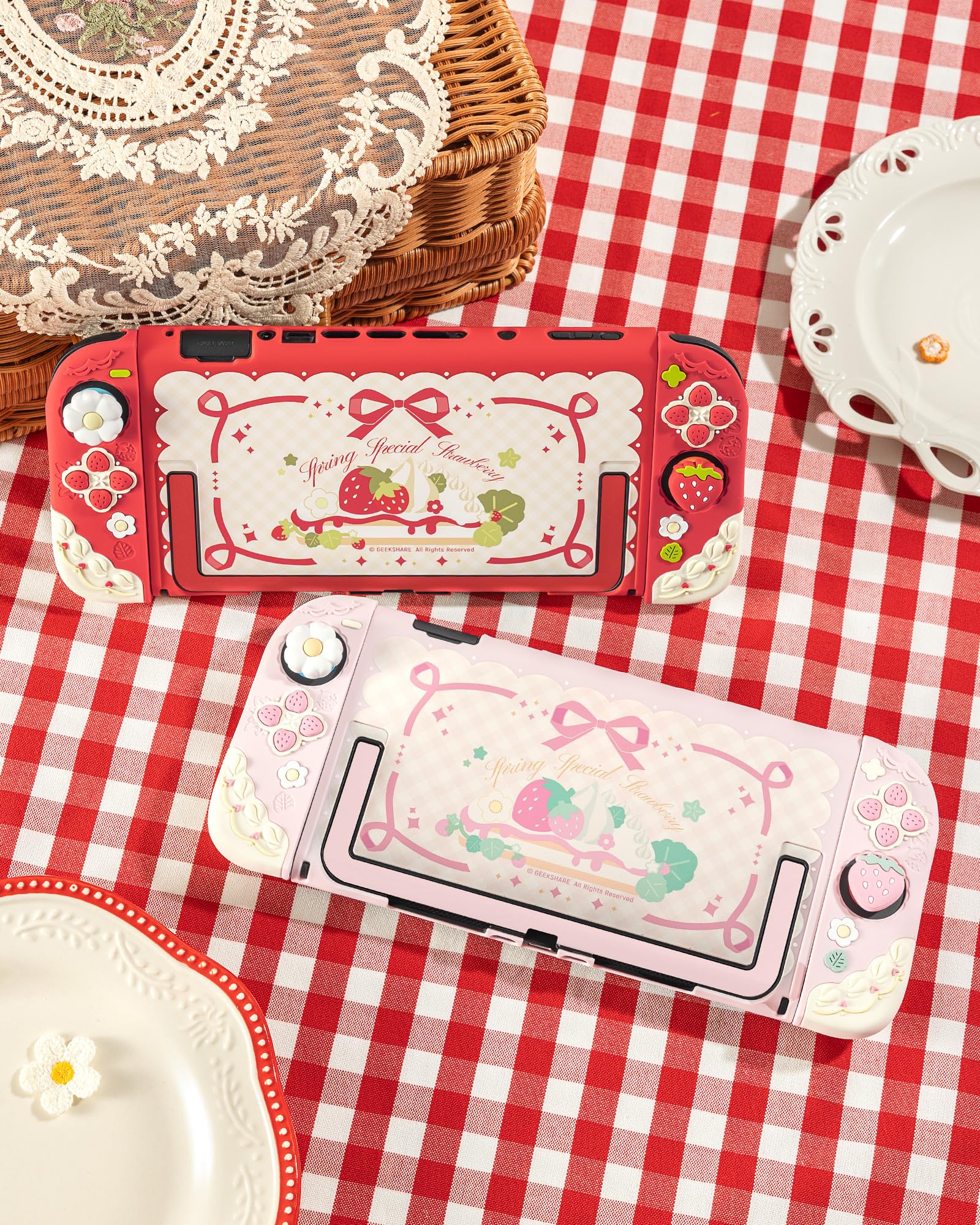 GeekShare Coque de protection en silicone souple compatible avec Switch 2 - Coque de protection séparable avec 2 capuchons pour les pouces - Fraises avec crème (rose)