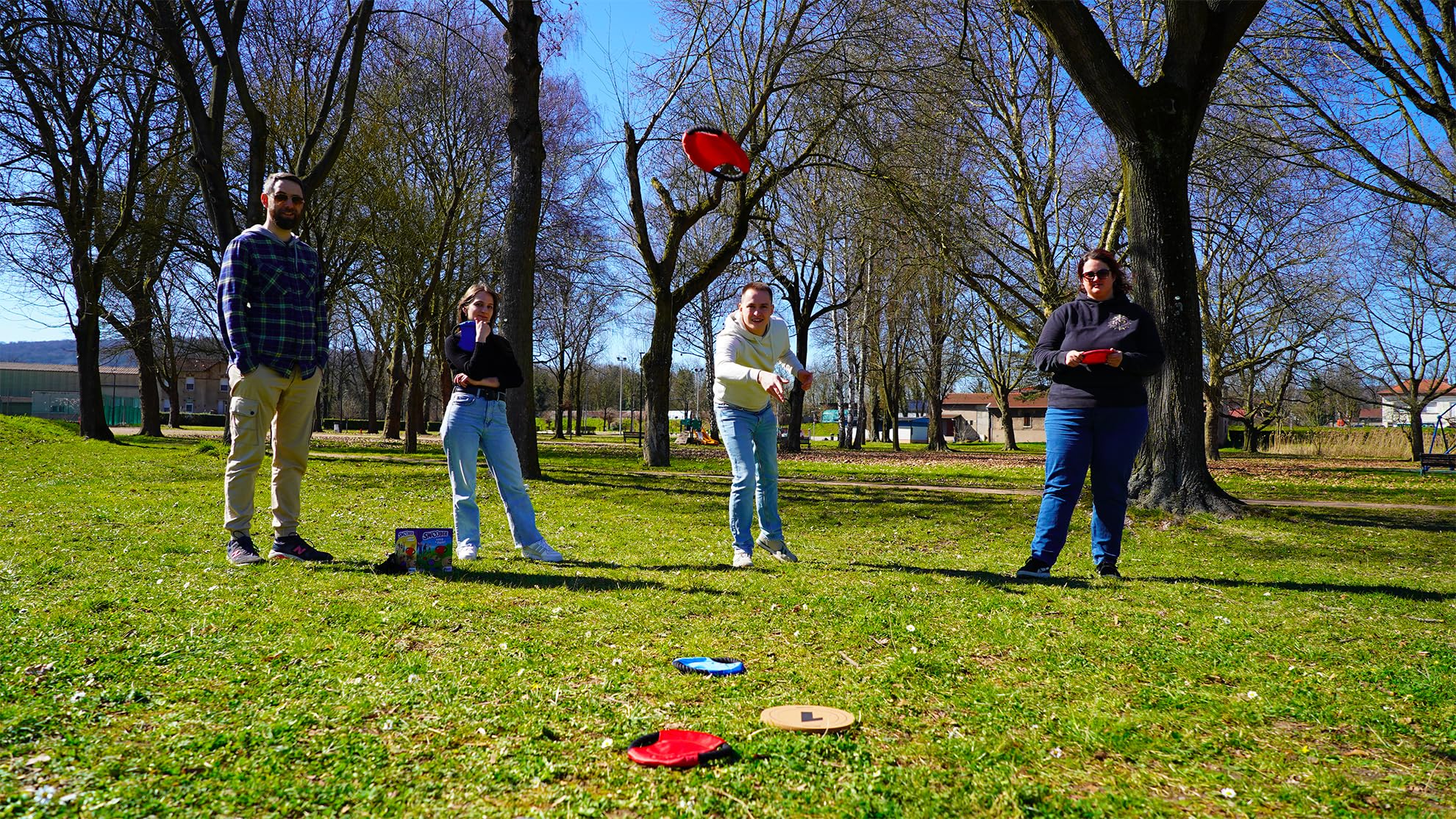 Bandjo - Swoobee - Jeu d'Ambiance - Jeu d'Adresse - en Extérieur et Intérieur - Facile et Léger à Transporter - Idéal pour s'Amuser Entre Amis ou en Famille - De 2 à 8 Joueurs - A Partir de 6 Ans.