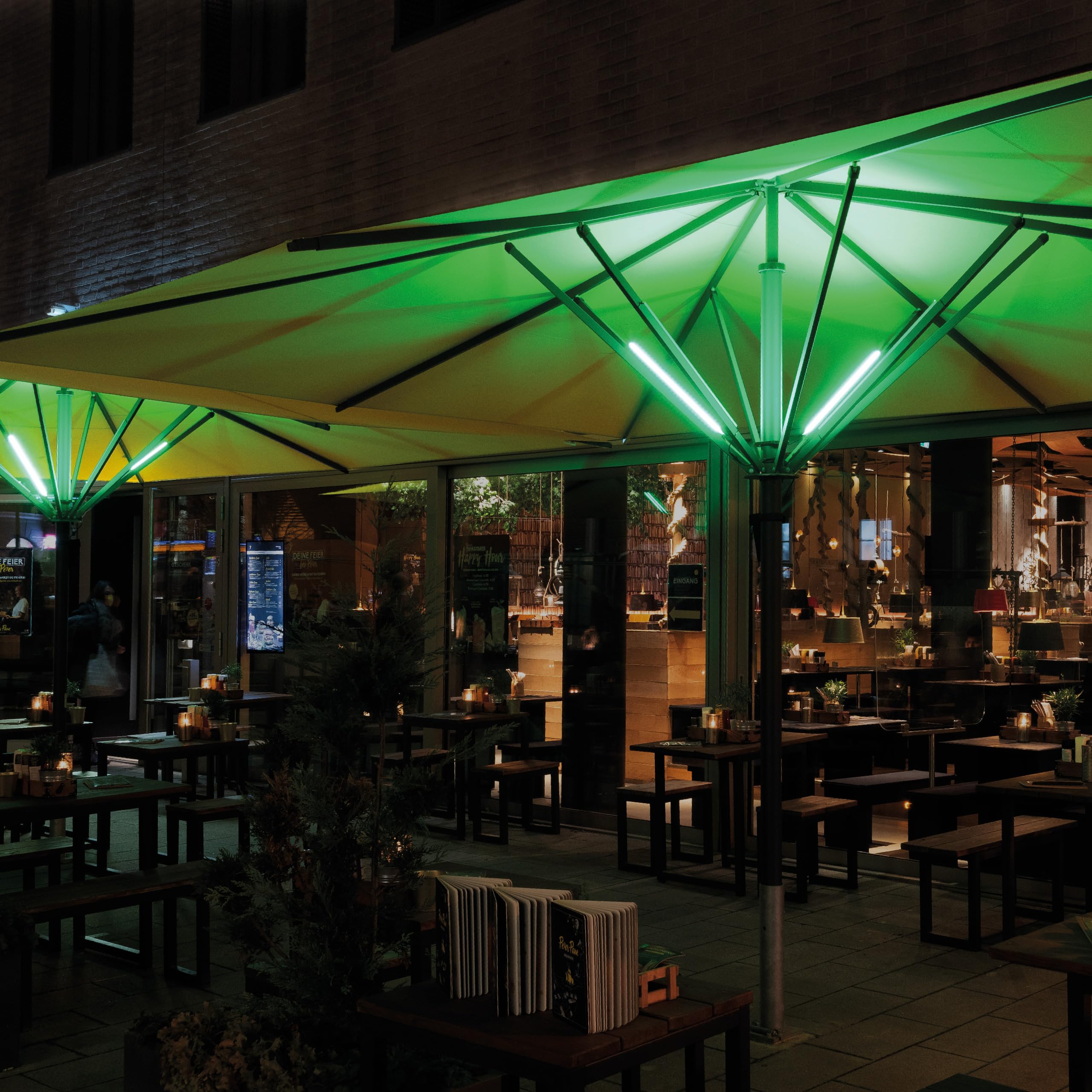 Lume1 Sonnenschirmbeleuchtung mit Fernbedienung, Sonnenschirmleuchter, Lampen für Garten, 2 LED warmweiß Leisten mit 1000 Lumen für angenehme Beleuchtung, Akku enthalten (Smart 2er)