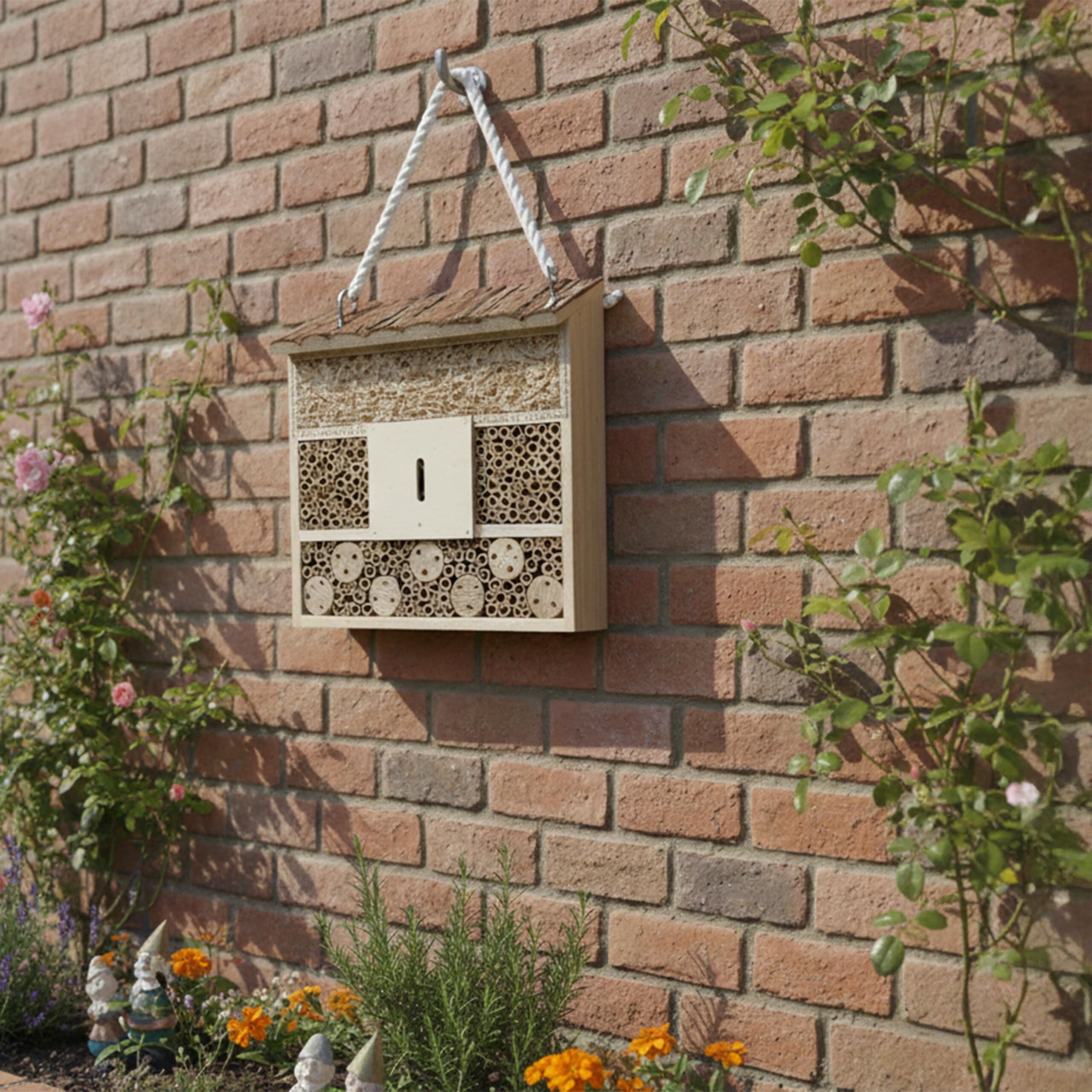Relaxdays Hôtel à Insectes en Bois, 28x30x10 cm, à Suspendre, abri Abeilles Sauvages, Jardin & Balcon, Naturel