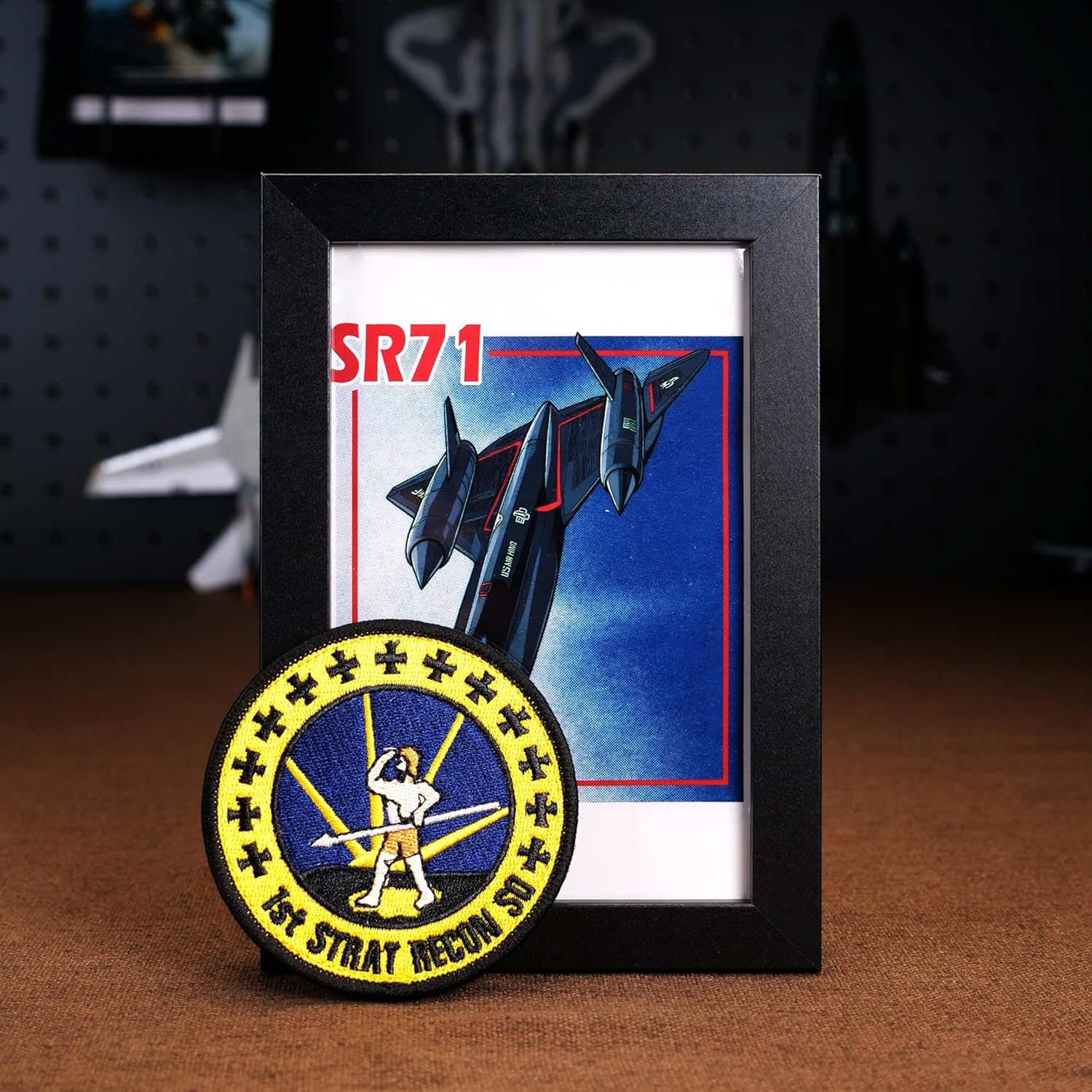 Wingsmith Model SR-71 Blackbird Spy Plane Diecast Aircraft 1:144 Scale, US Air Force Reconnaissance Model with Display Frame & Posters, Unique Gift for Men