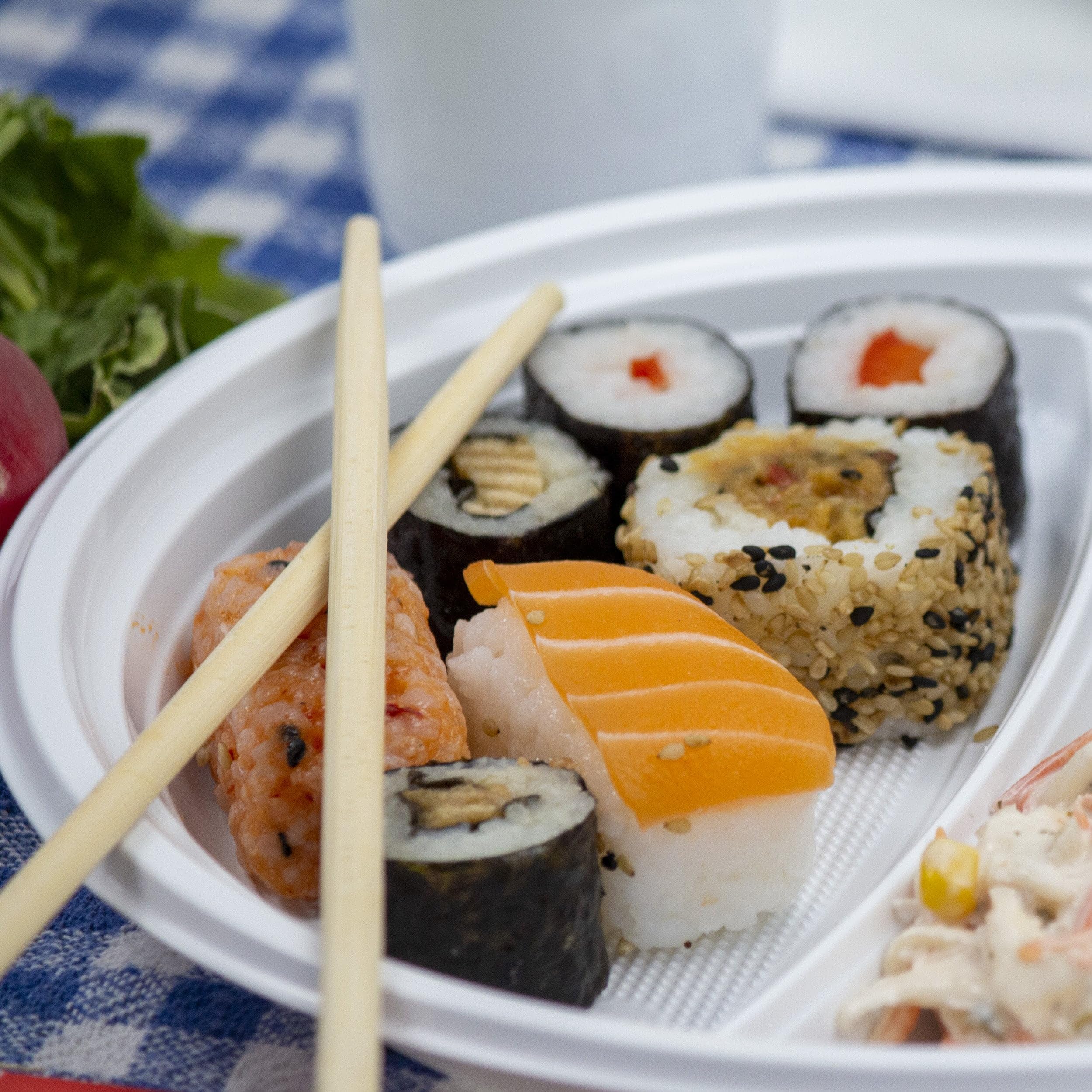 Commerline Piatti di Plastica Riutilizzabili A 2 Scomparti Ø22 cm, 800 Pezzi | Piatti Per Catering o Eventi Lavabili in Lavastoviglie | Stoviglie di Plastica Resistenti