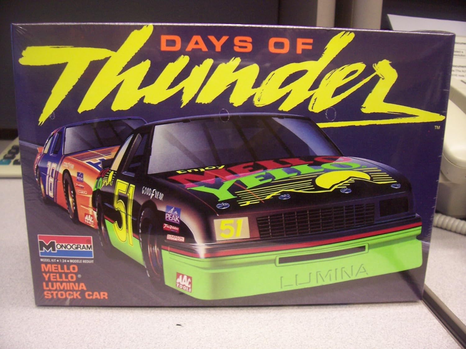 Mellow Yellow Chevy Lumina Stock Car Kit(1990)days of Thunder Series Toys & Games