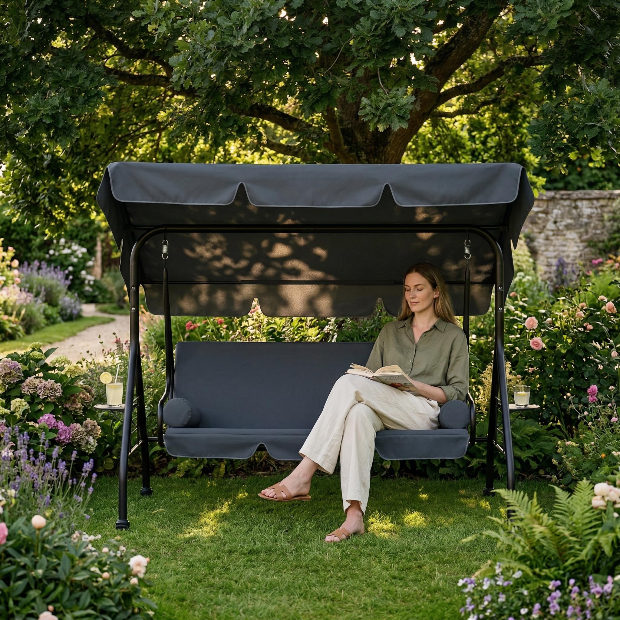 UISEBRT Dondolo Hollywood a 3 posti con funzione sdraiata, altalena da giardino con tettuccio parasole regolabile, 2 cuscini, 2 vassoi per esterni, portata fino a 350 kg, per giardino, piscina