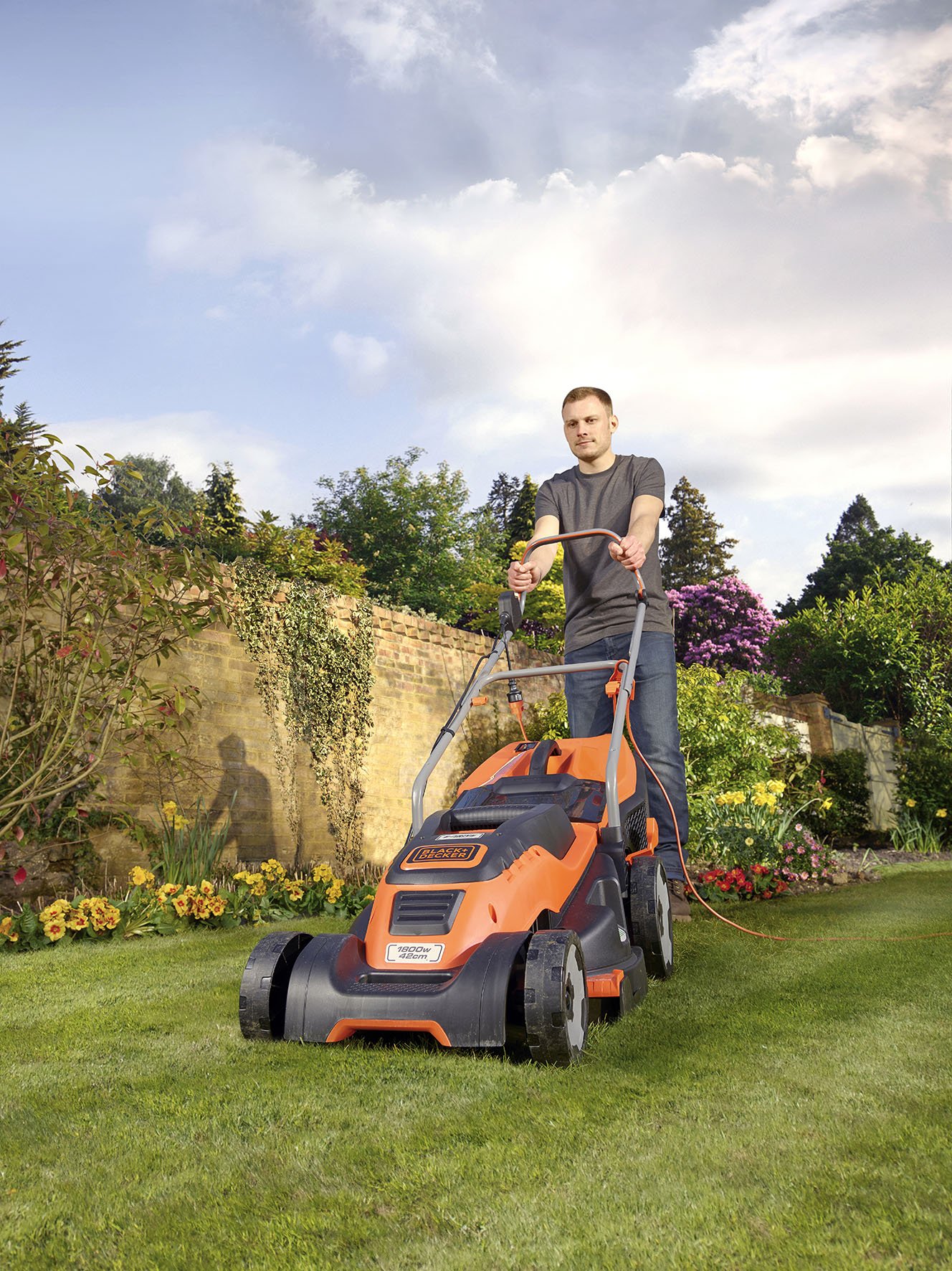 Black+Decker EMAX42I-QS Cortacésped (1800 W) con Ancho 42 cm, 6 Alturas de Corte y 50 L de Capacidad del depósito, 230 V