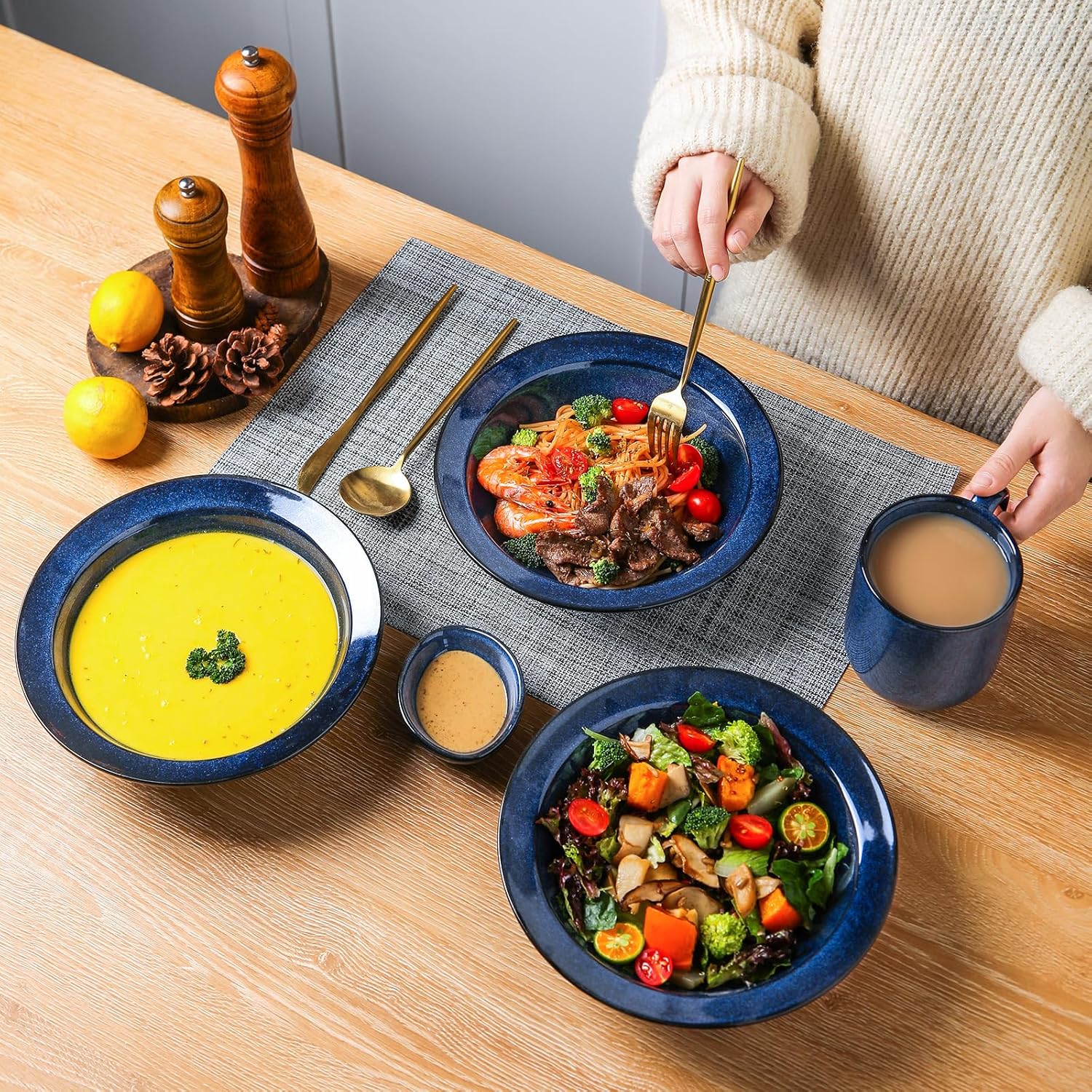 vicrays Wide Rim Soup Bowls - 27oz Ceramic Pasta Plates Bowl Set of 4 for Gumbo Salad Spaghetti Dipping Bread Dishes Home Restaurant Use - Microwave Dishwasher Oven Safe - Blue