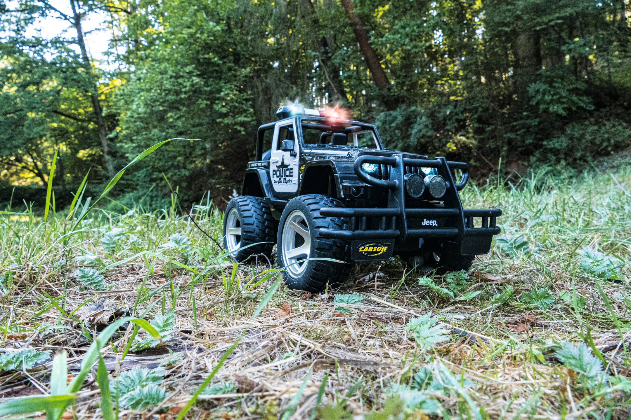 Carson 500404267 1:12 Jeep Wrangler Police 2.4G 100% RTR - Samochód zdalnie sterowany, pojazd RC, baterie i pilot radiowy w zestawie, samochód zdalnie sterowany dla dzieci, samochód RC