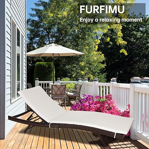 Miniatura 7 de Silla de salón de patio de ratán con respaldo ajustable y cojín beige extraíble, silla de piscina de material PE para exteriores, tumbona plegable