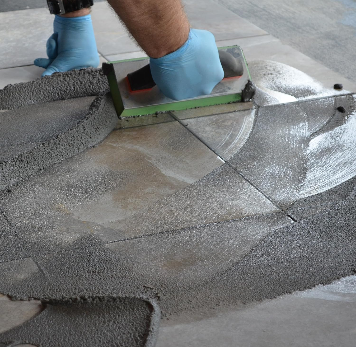 TEC AccuColor - Premium Sanded Grout - Enhanced Color-Consistent, Wear-Resistant, Shrink-Resistant Joint Filler for use with Tile - 1 LB - 915 Light Smoke